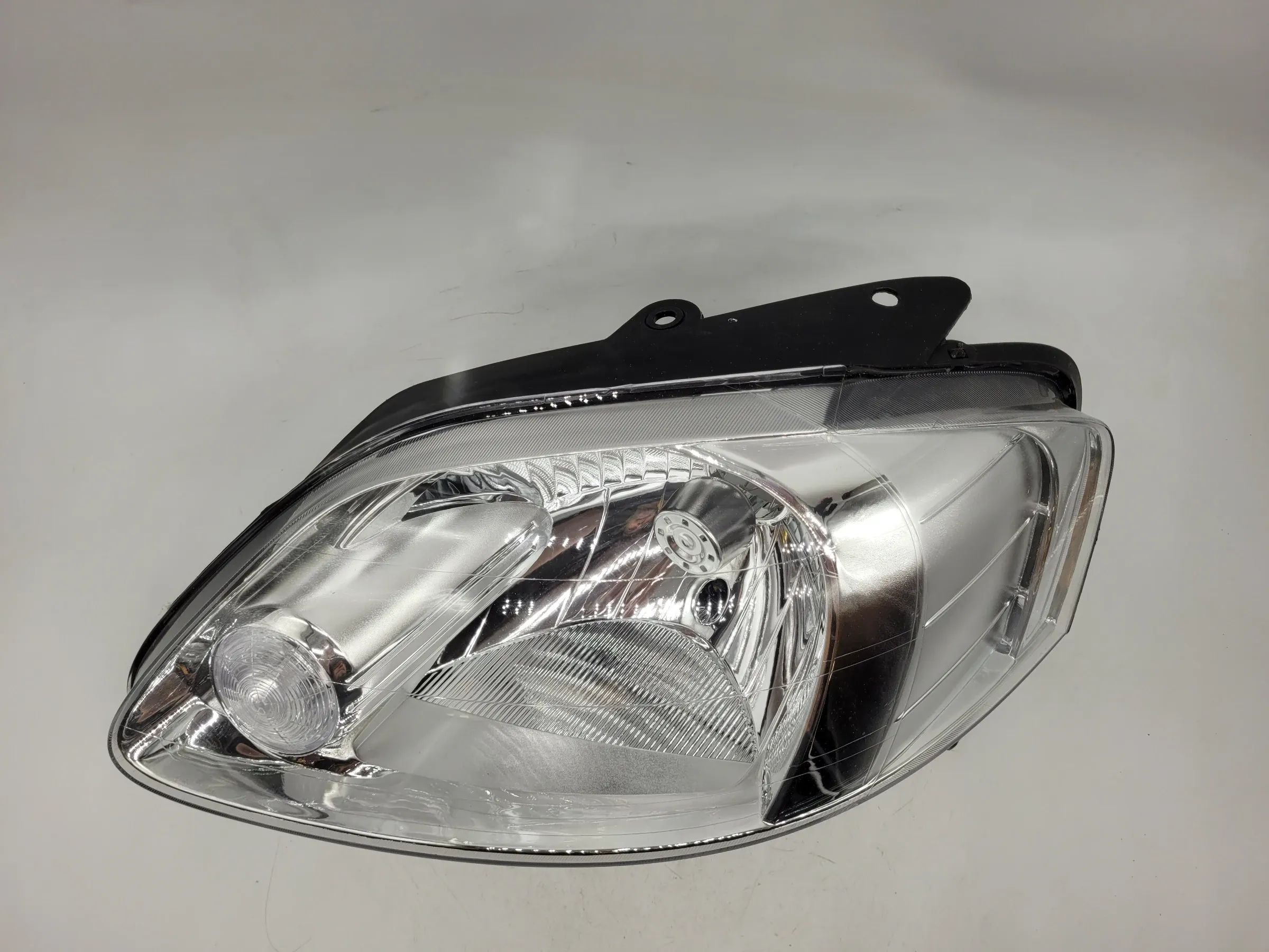 VW FOX 5Z Faros/Iluminación Delantera Izquierda 08-441-11A4L-M Original