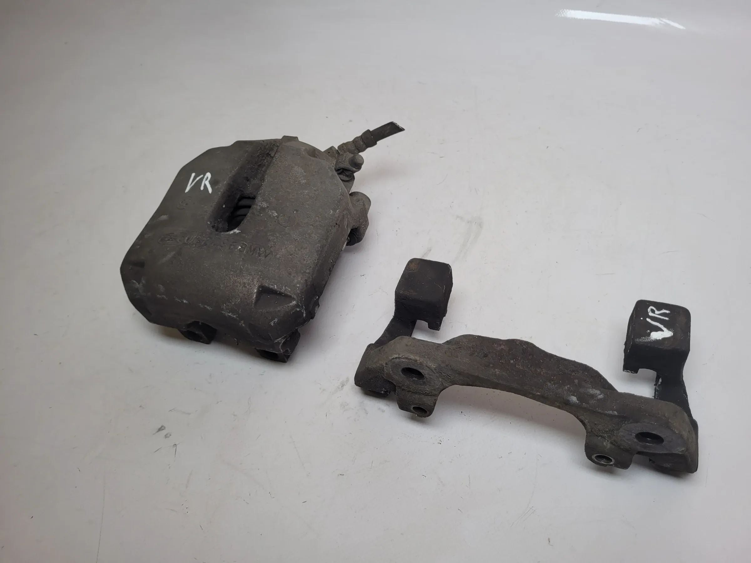 เบรกคาลิปเปอร์ BMW 5er E39 แท้ หน้า ขวา 60/22/296