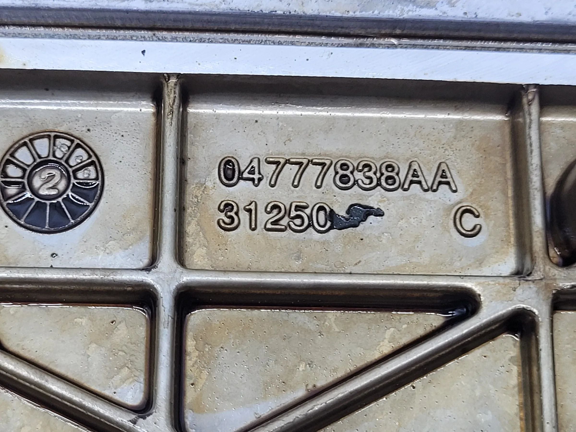 Original Mini One (R50/R53) Ölpumpe Deckel 04777838AA / 04693103AA
