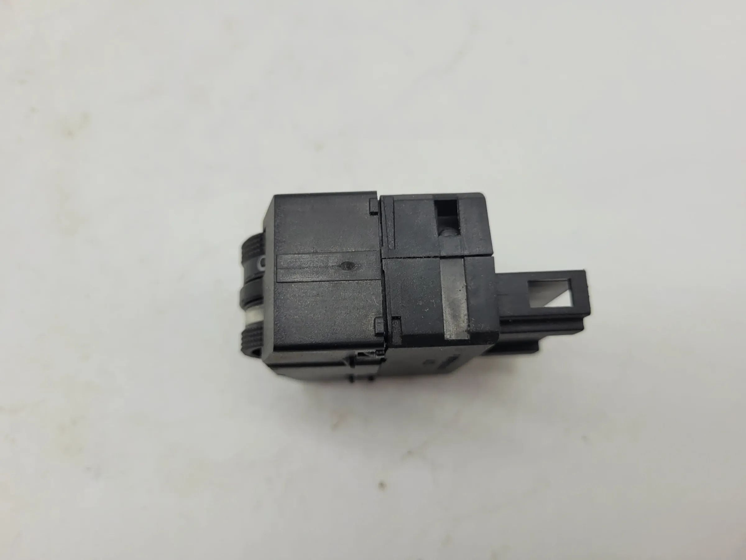 อะไหล่แท้ Audi A3 S3/8L ปี  ลิ้นชักควบคุมระดับไฟหน้า 8L0919094A