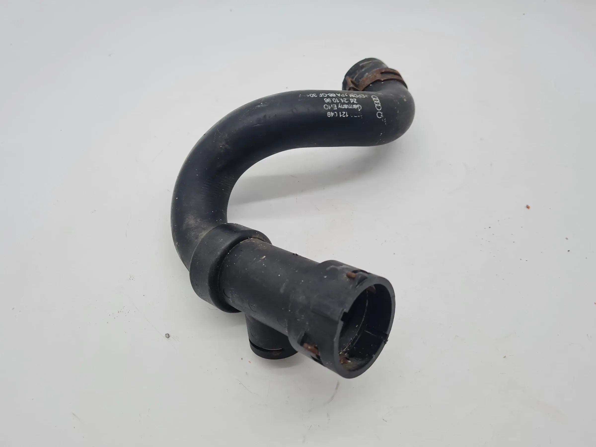 Original Audi A6 (4B2/4B4) 2.4 V6 Kühlerschlauch Kühlwasser 4B0121049