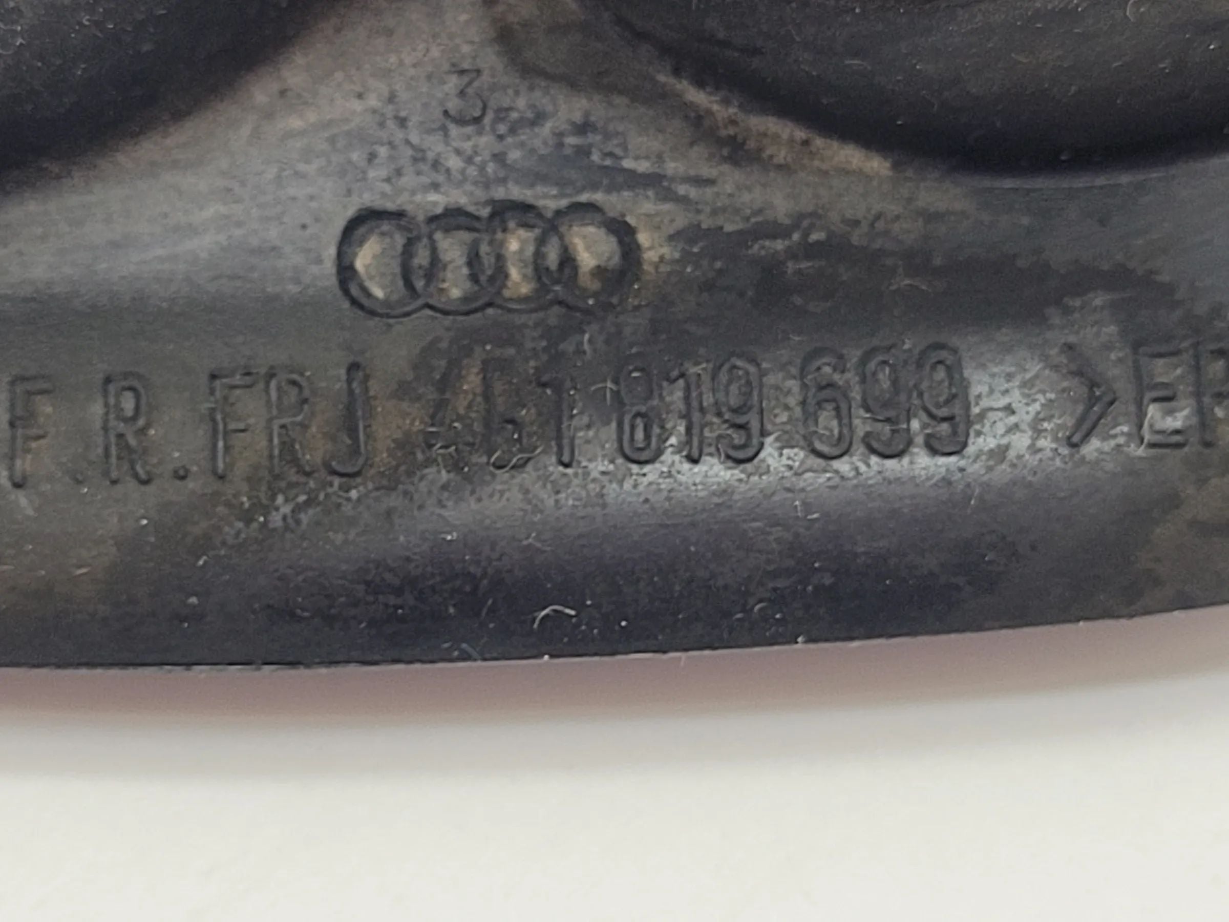 Original Audi A6 (4B2/4B4) Tülle Wärmetauscher Heizungskühler 4B1819699