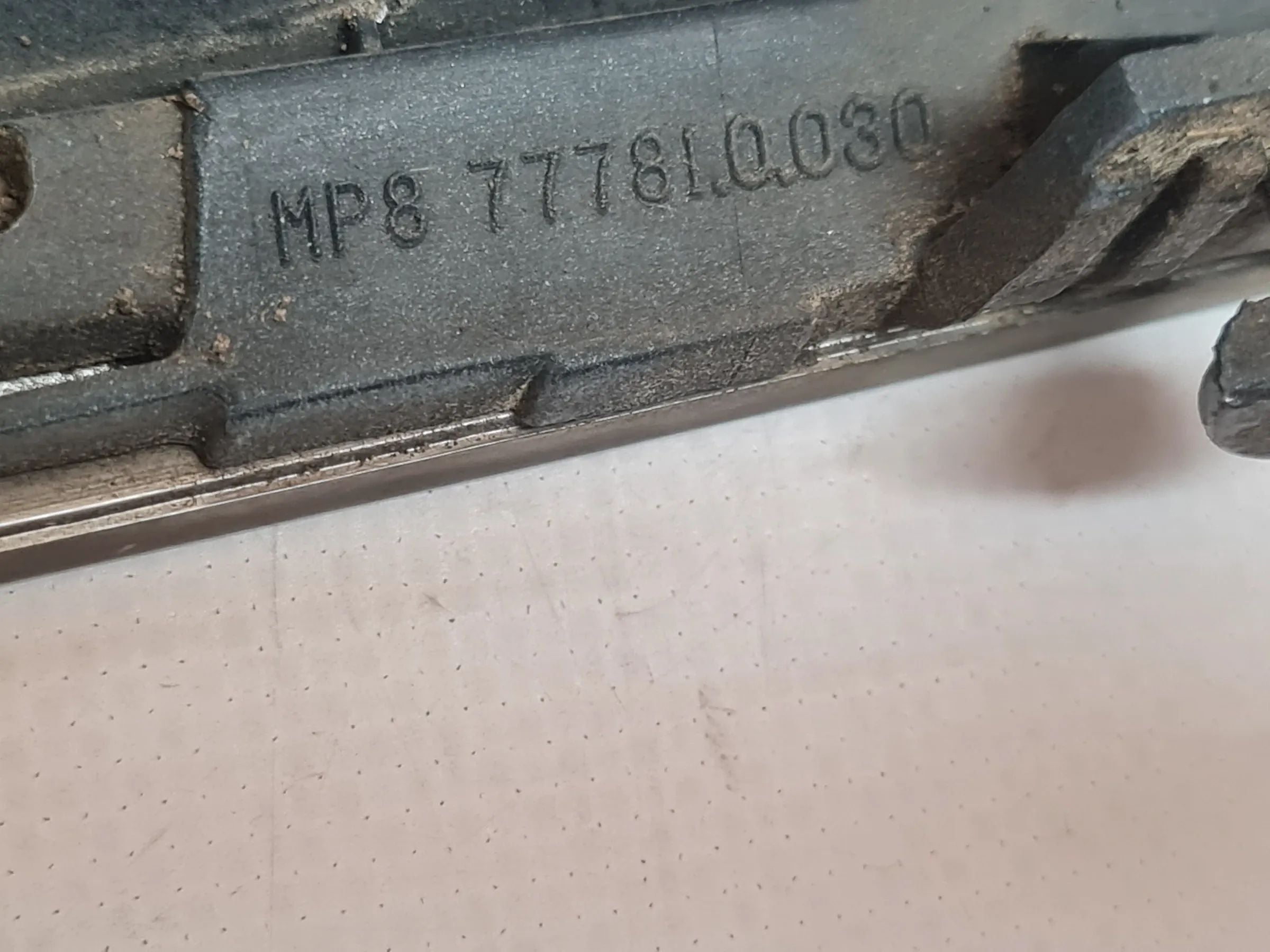 Original Mercedes-Benz C-Klasse (W203) Kühlergrill A2038800383