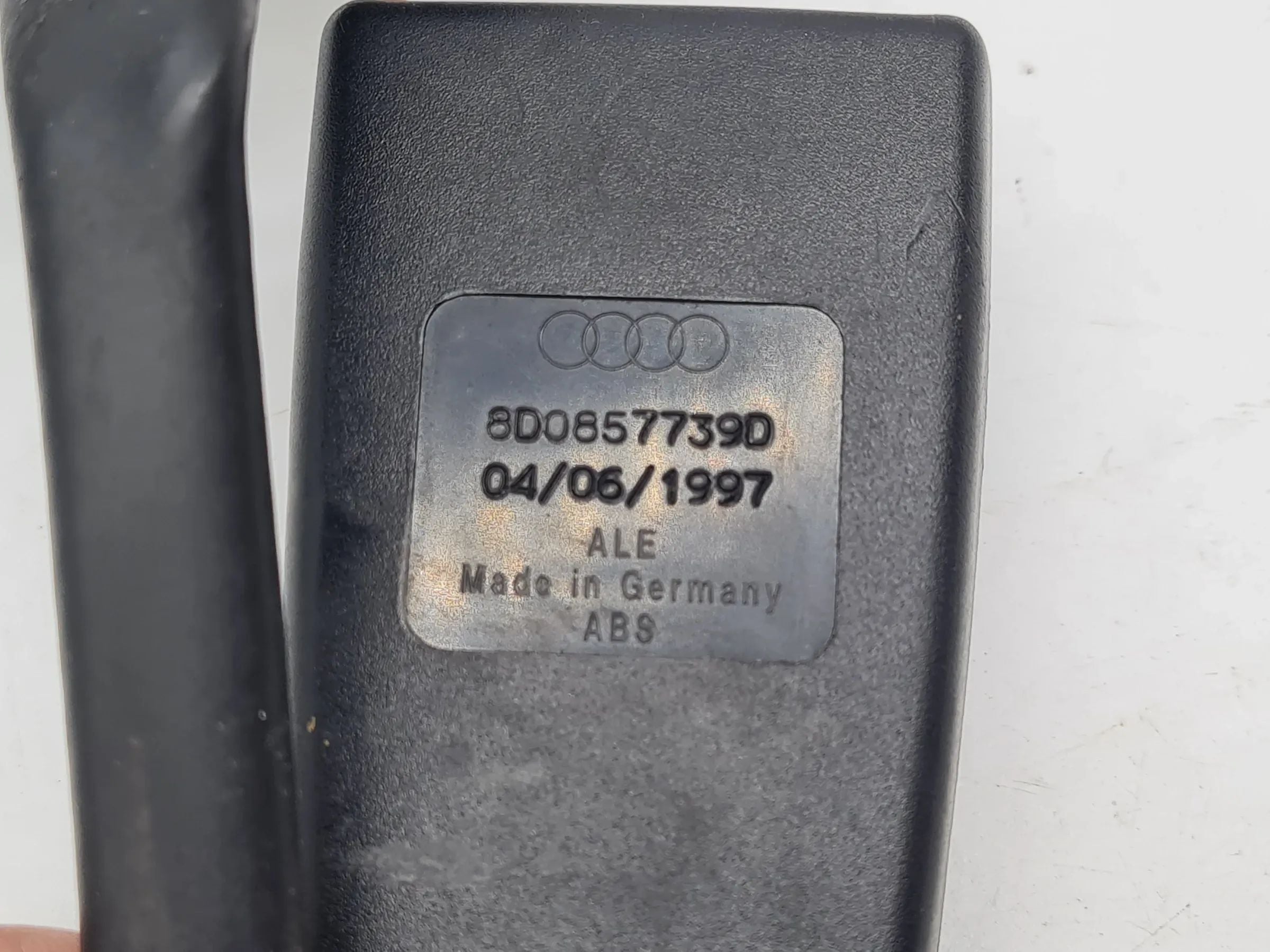 Original Audi A6 (4B2/4B4) Gurtschloss Gurt Hinten Links 4D0857739D