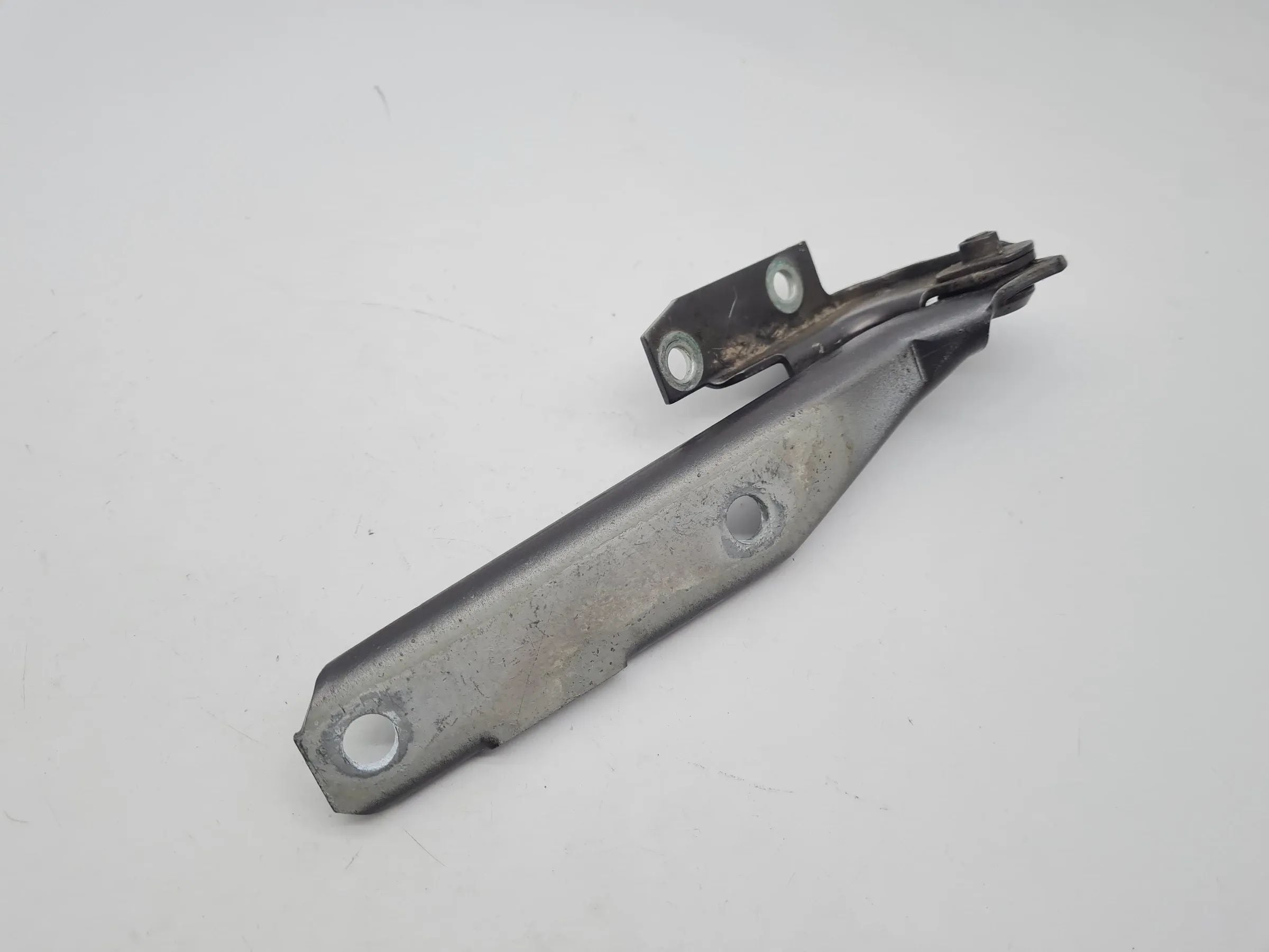 Original Audi A6 (4B2/4B4) Motorhaube Motorhaubenscharnier Rechts 4B0823302E