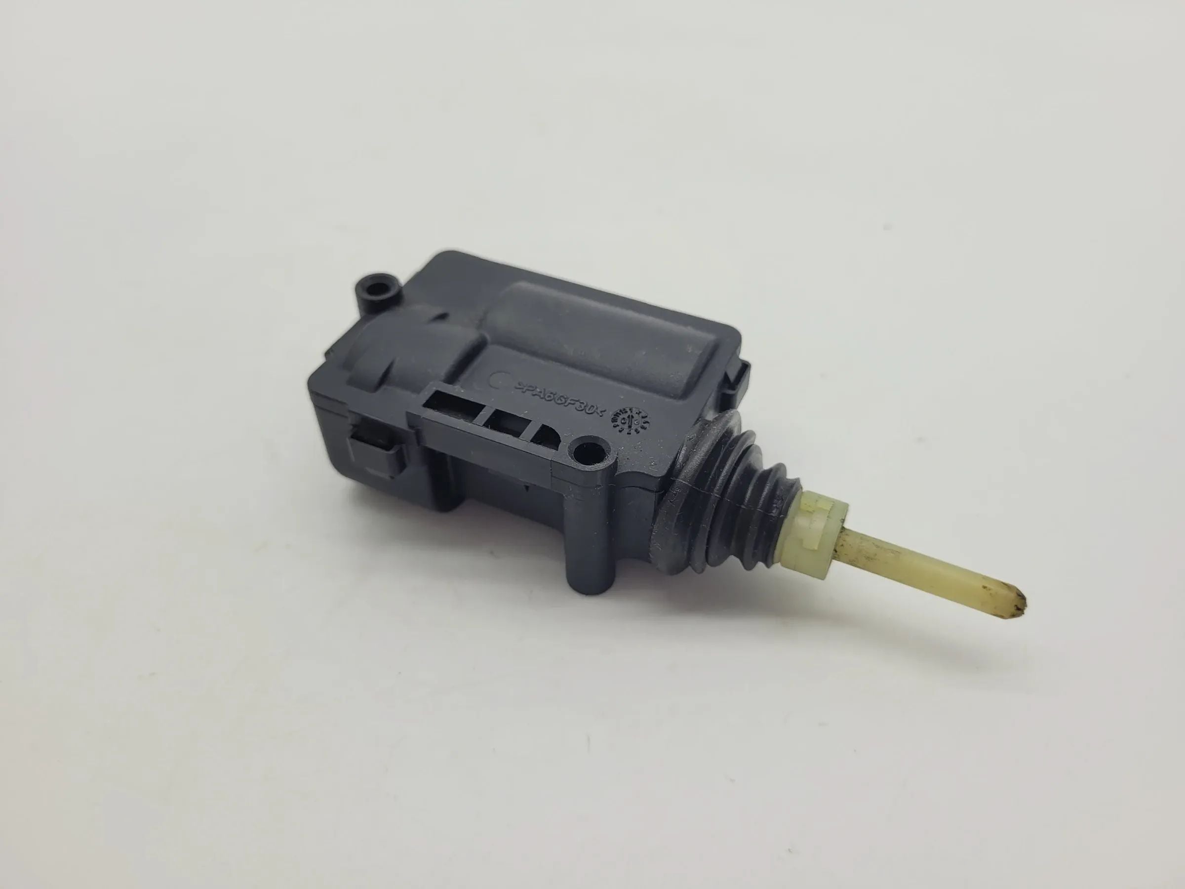 Original Opel Meriva A (X03) Stellmotor ZV Tanklappe 13120789