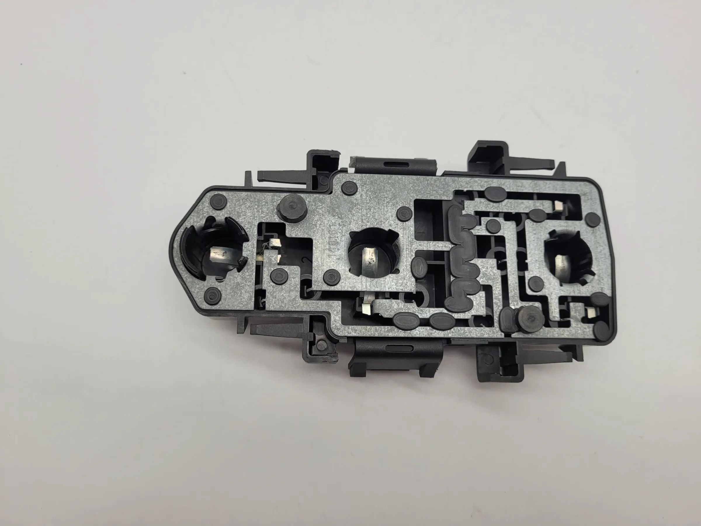 純正 アウディ A6 (4B2/4B4) テールランプ / リアランプ ランプブラケット R/L 148162
