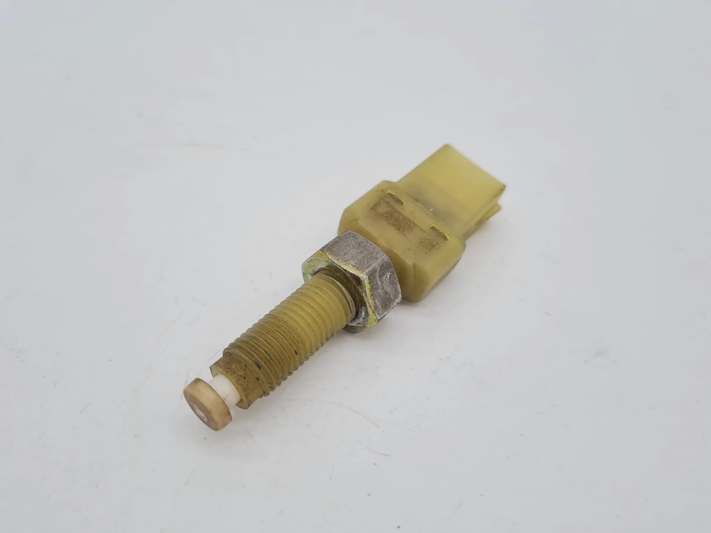 Original Audi A6 (4B2/4B4) Bremslichtschalter 443945515