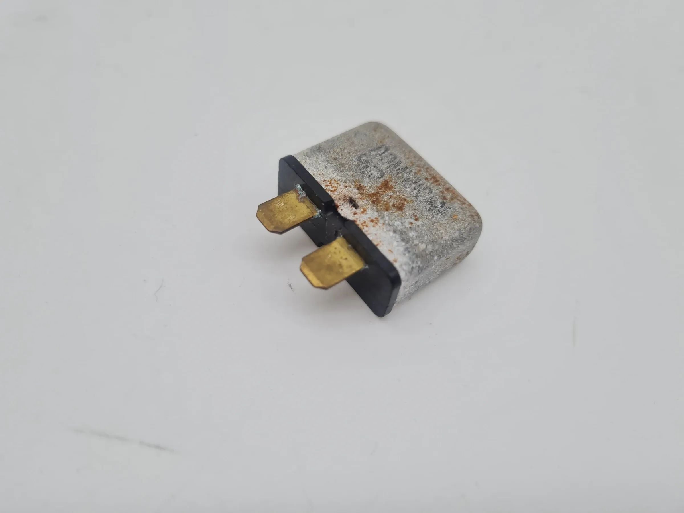 Original Audi A6 (4B2/4B4) Sicherung Thermosicherung 443937105A