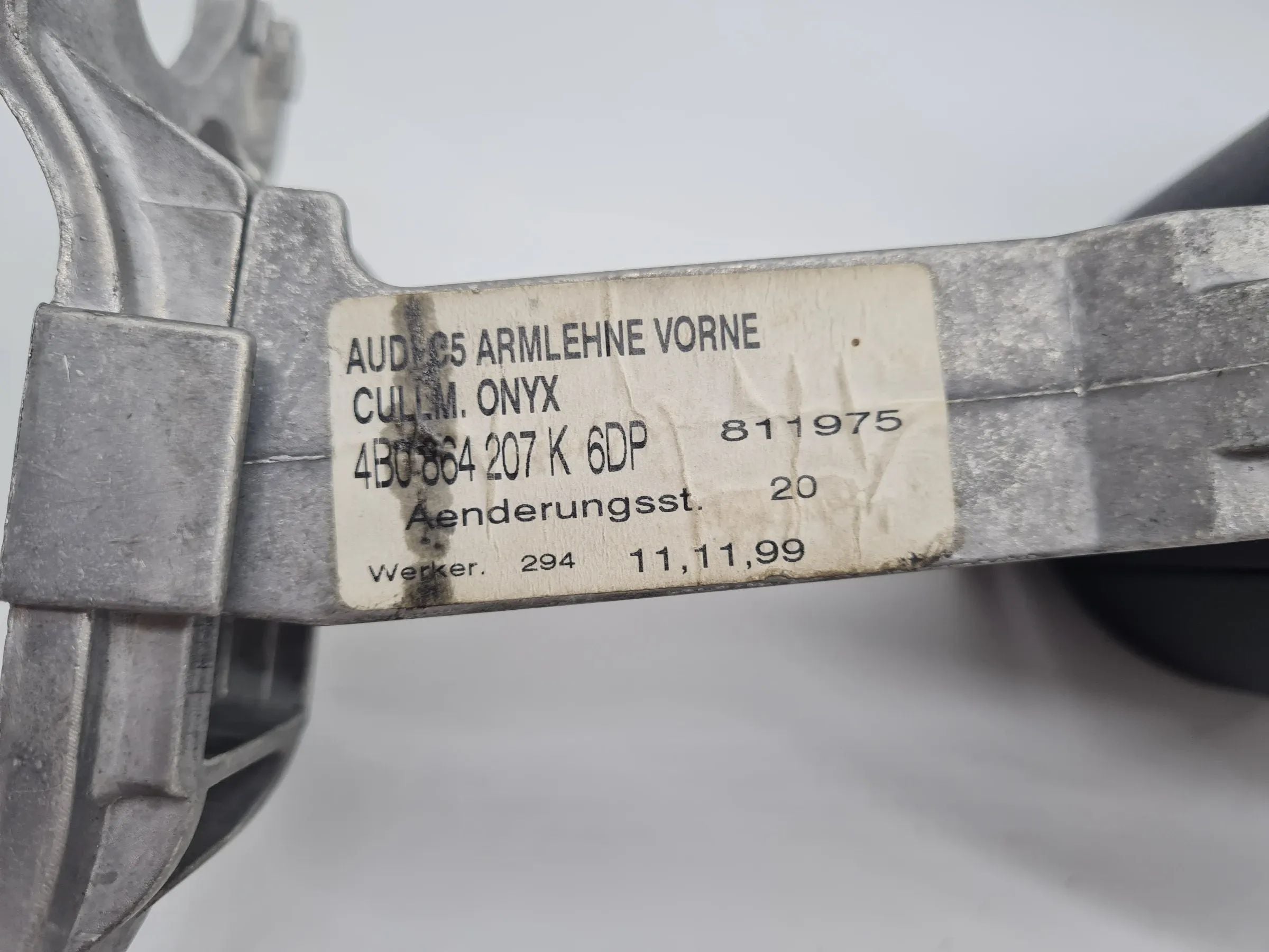 Original Audi A6 (4B2/4B4) Mittelarmlehne Armlehne Stoff 4B0864207K