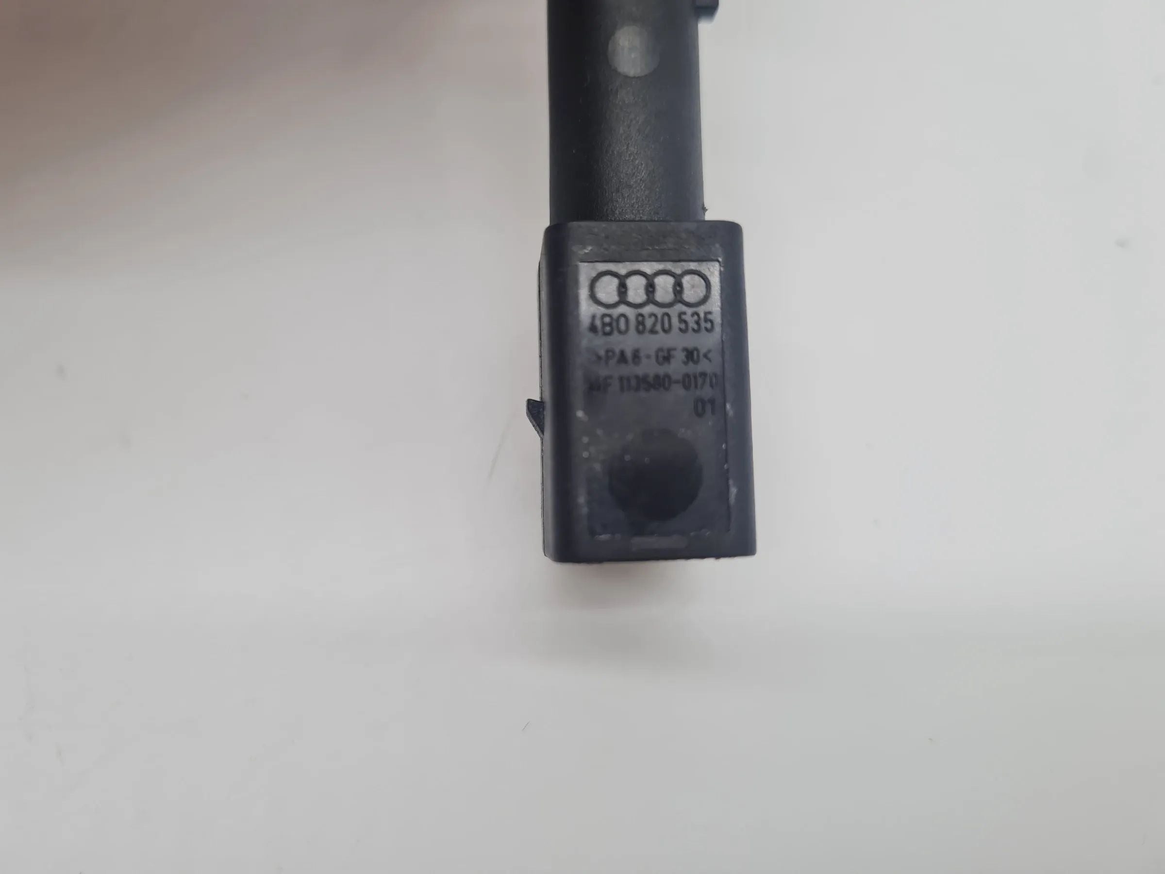 Original Audi A6 (4B2/4B4) Temperatursensor Temperaturfühler 4B0820535