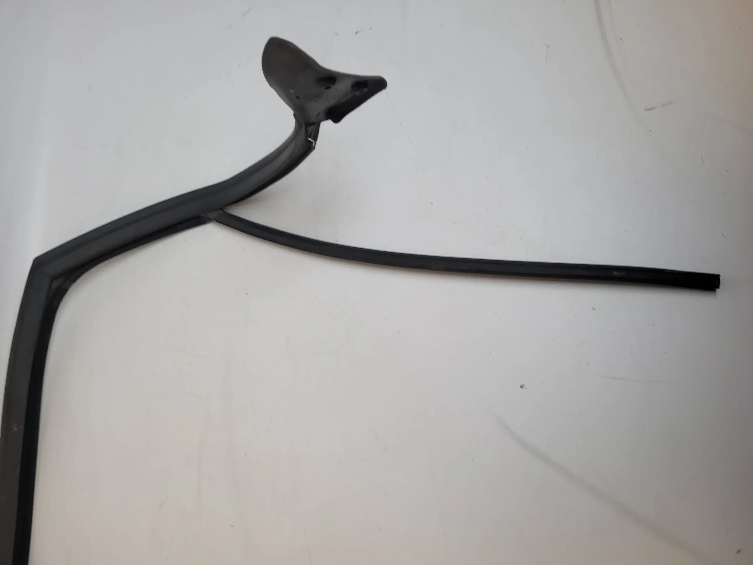 Original Audi A4 (8E/B6/B7) Tür Fenster Dichtung Links Hinten 8E5839439