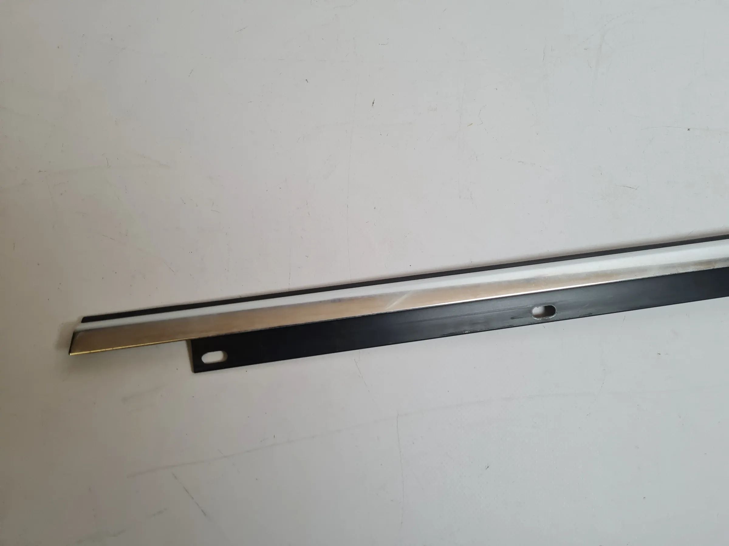 Original Audi A4 (8E/B6/B7) S-Line Dichtung Fensterleiste L./Hinten 8E0853763B