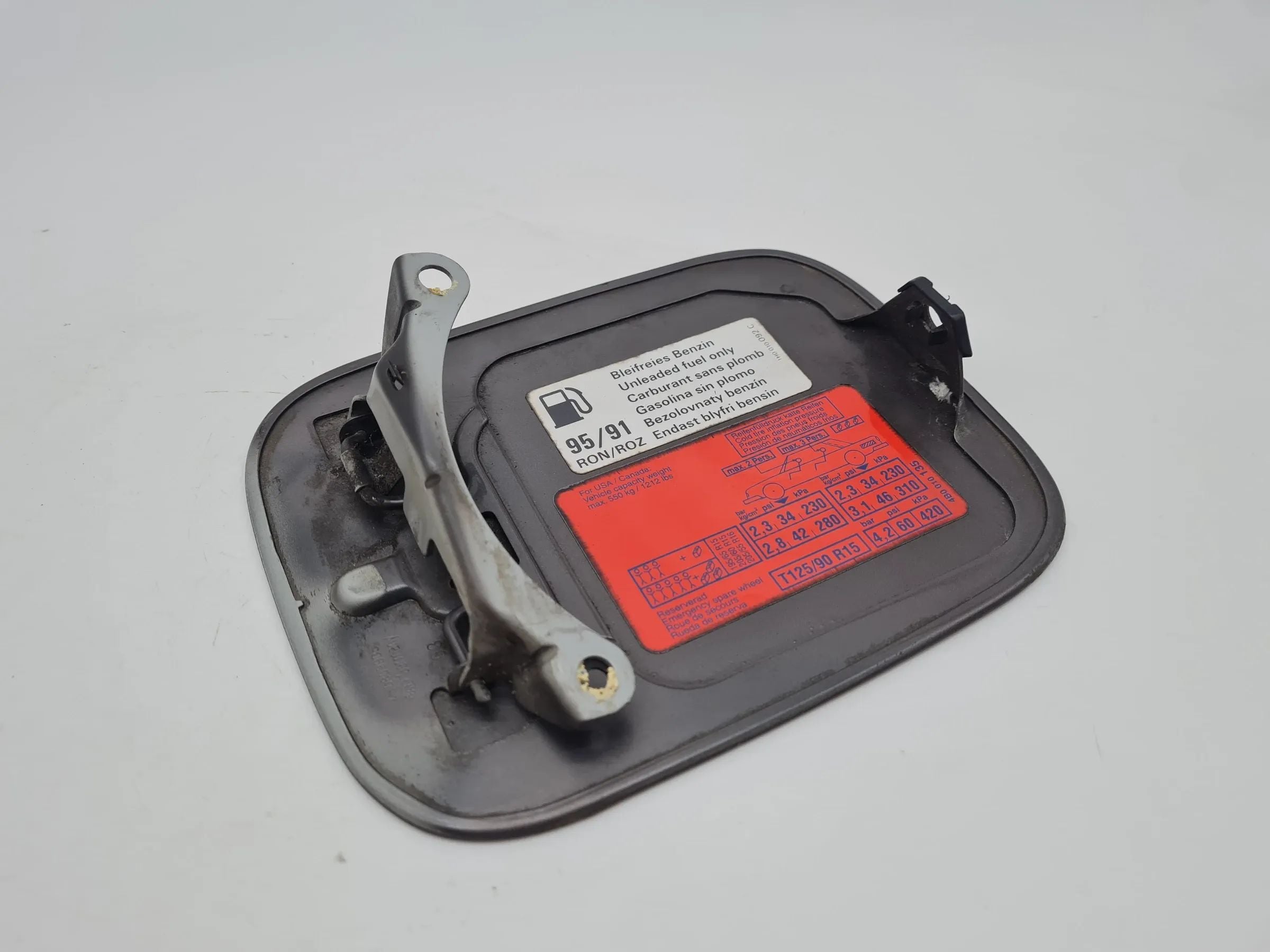 Original Audi A6 (4B2/4B4) Tankdeckel Tankklappe LZ1T Cashmeregrau 4B0809905