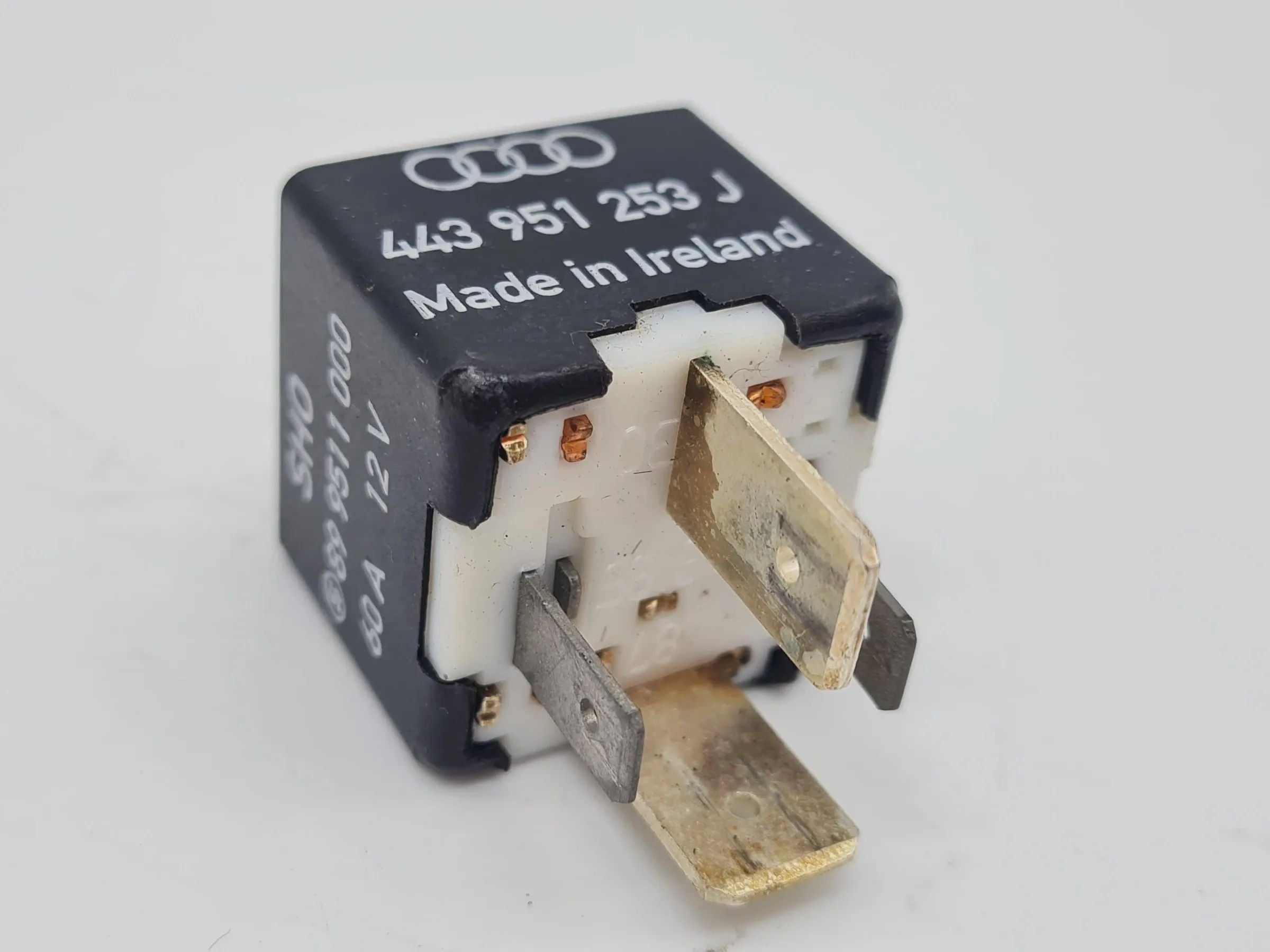 Original Audi A6 (4B2/4B4) Relais Multifunktionsrelais 443951253J