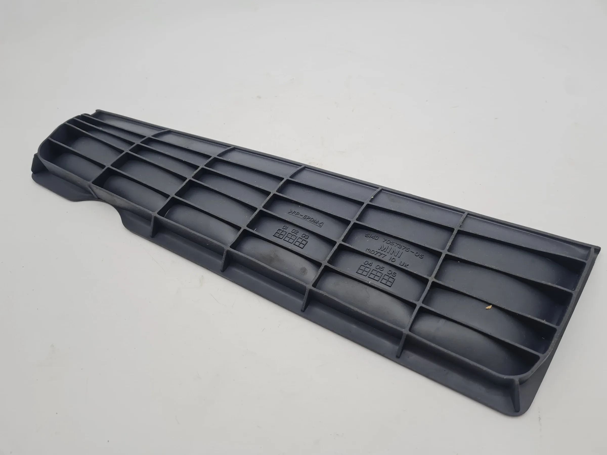 Original Mini One (R50/R53) Matte Ablagefach Gummi Einlage Links 51.43-7057375
