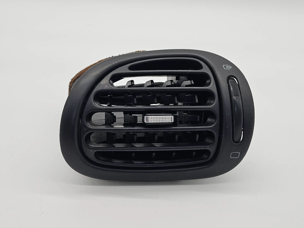 Пежо 206СС Воздуховод воздуховыпускная решетка правая 9632184377