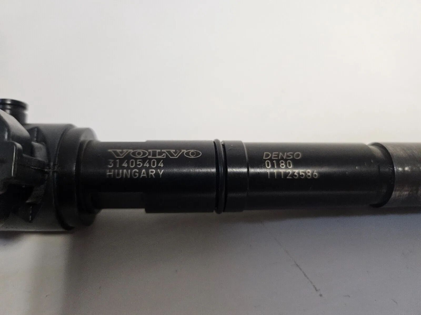 Original Volvo V40 2.0 D4 D4204T14 Injektor Einspritzdüse 31405404