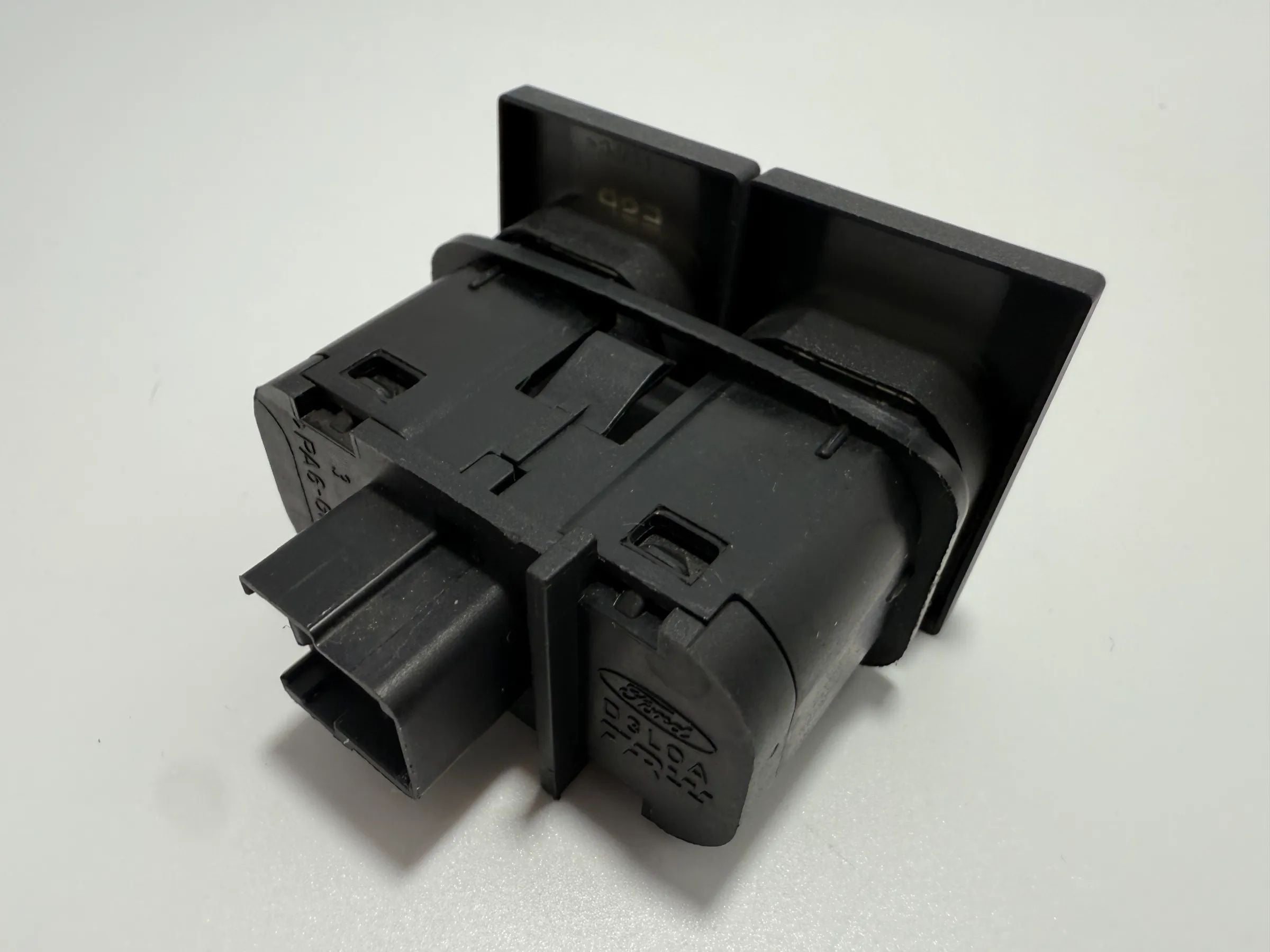 Oryginalny przełącznik bagażnika ESP Ford Mondeo III (BWY) TRW 3S7T2C418AC / D3L0A