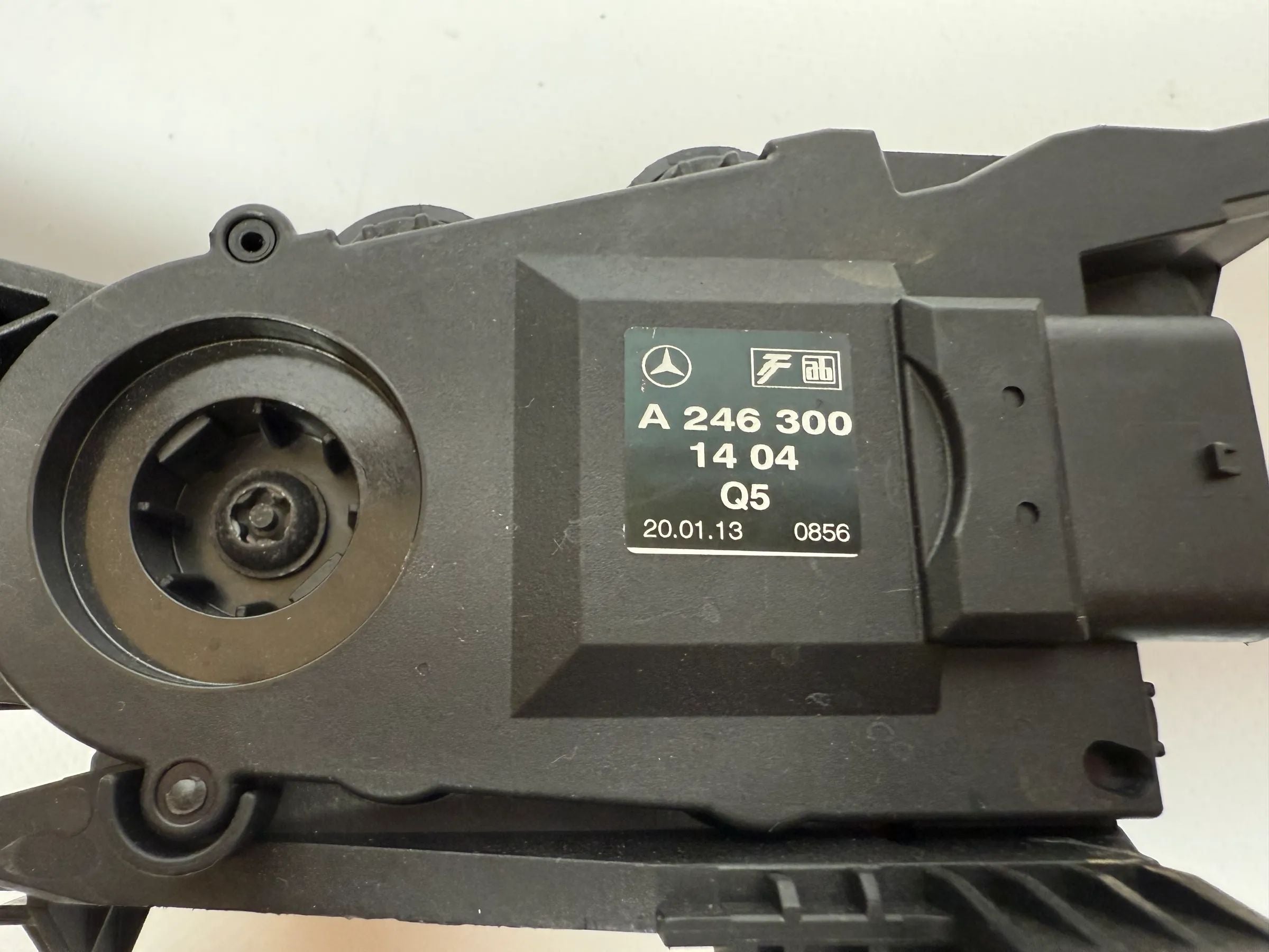 Original Mercedes-Benz B-Class B180 W246 accelerator pedal potentiometer A2463001404 