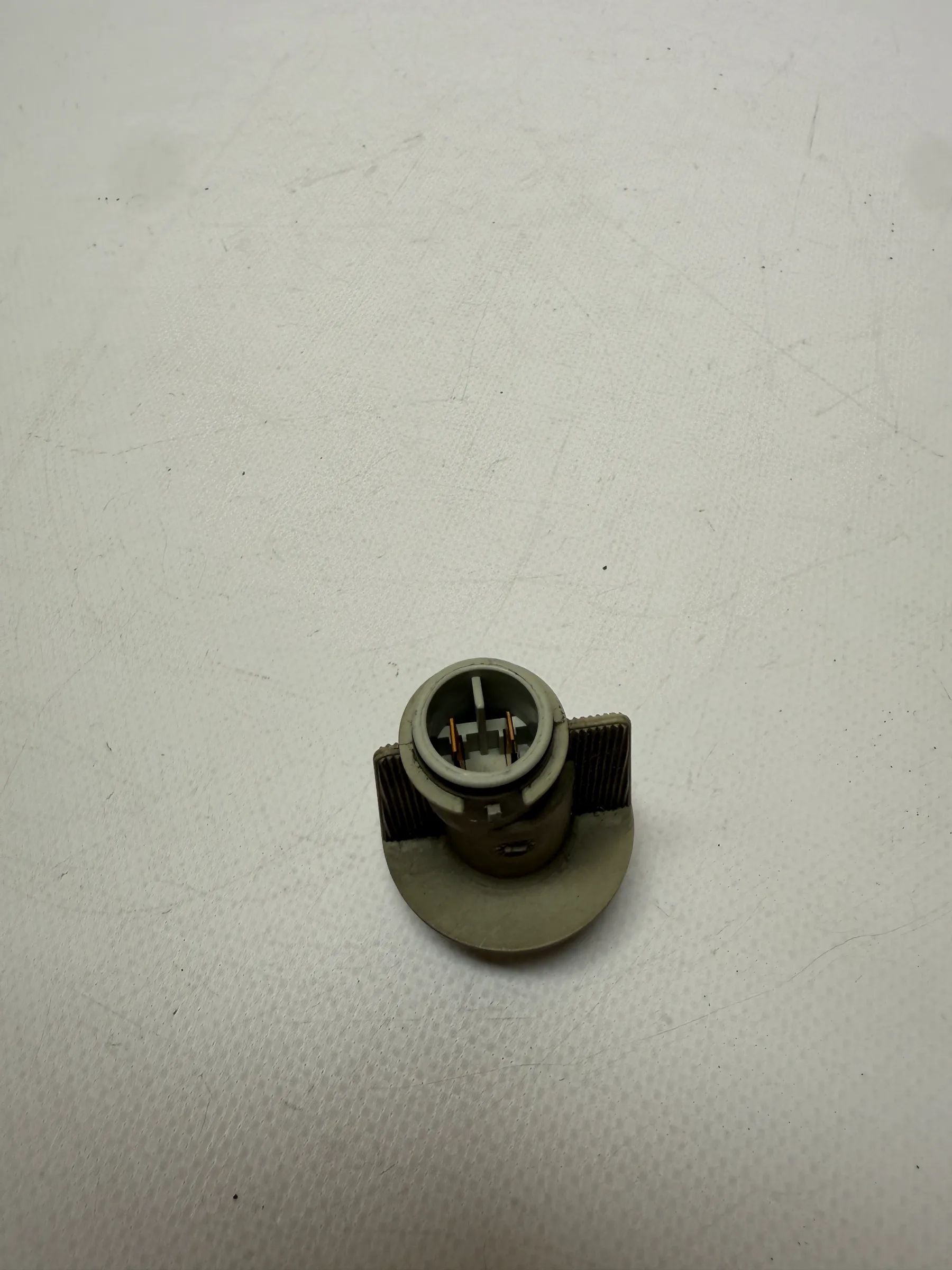 Oryginalny VW Audi 80/90/100 A4/6/8 (8D2/...) Lampenträger 3B0953123