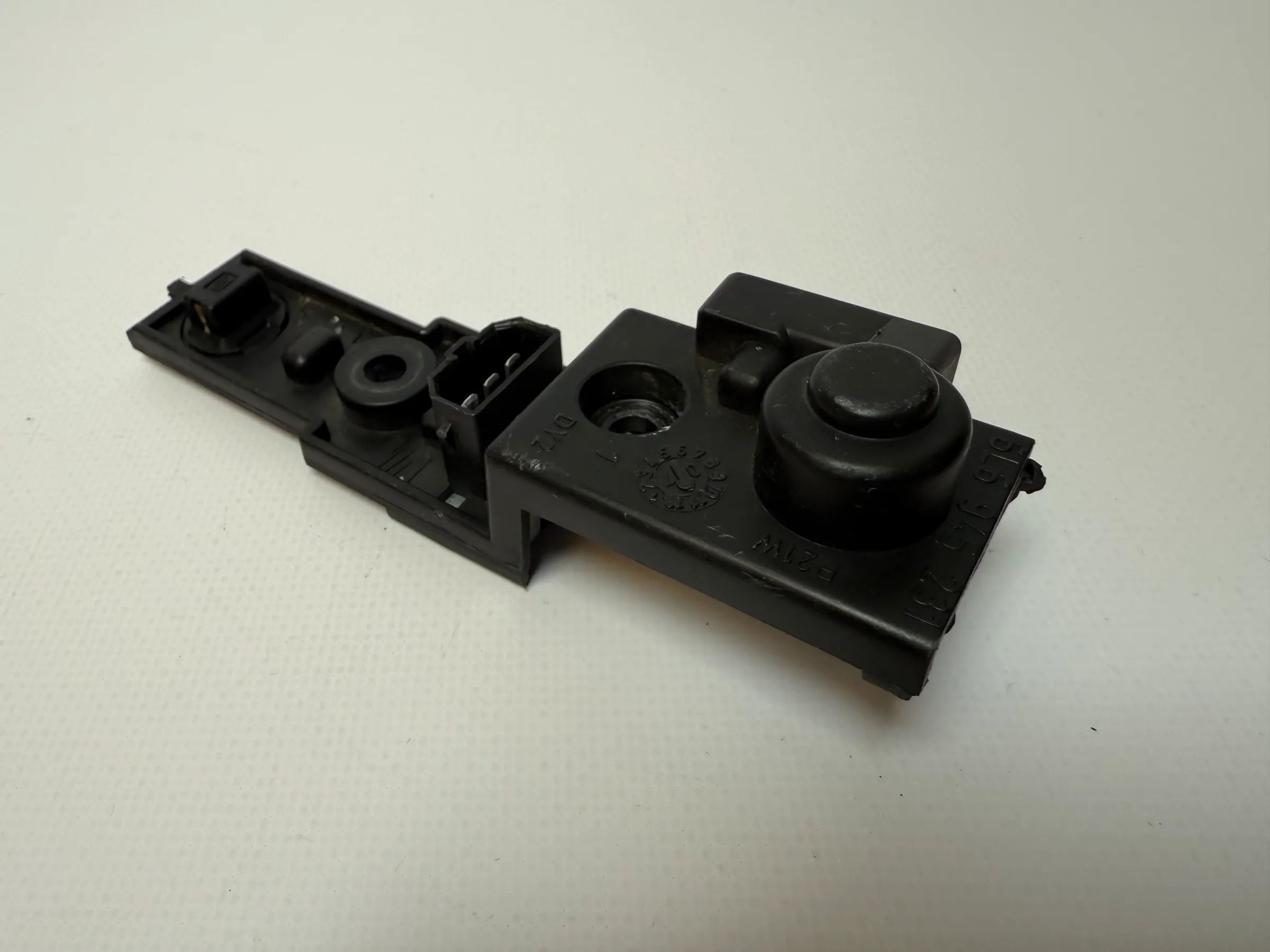 Original Seat Ibiza 3 III Lampenträger Heckleuchte Links Yorka 6L6945231 / 5206