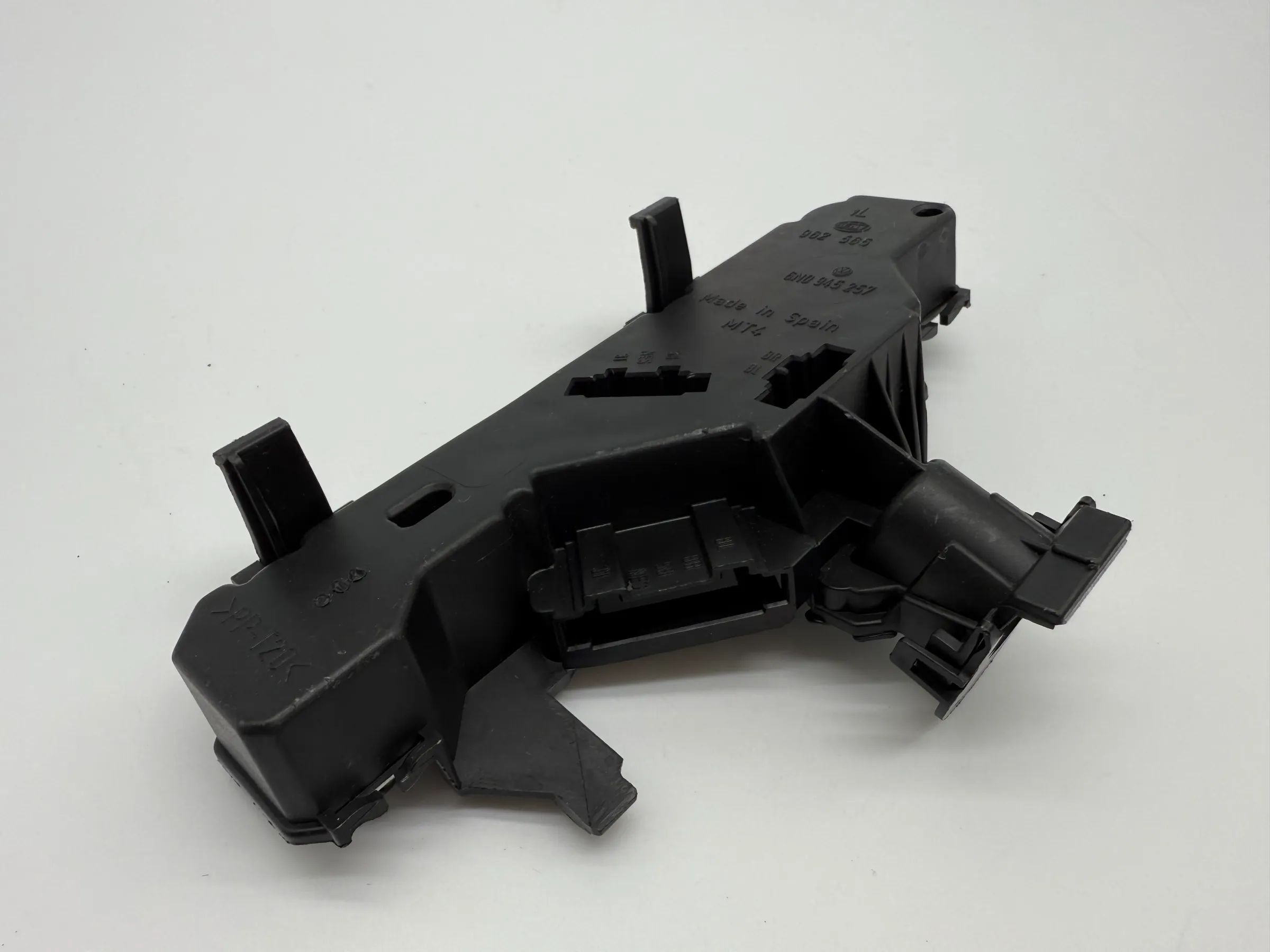 Oryginalny uchwyt lampy tylnej VW Polo 6N/6KV lewy 6N0 945 257 / 962 565