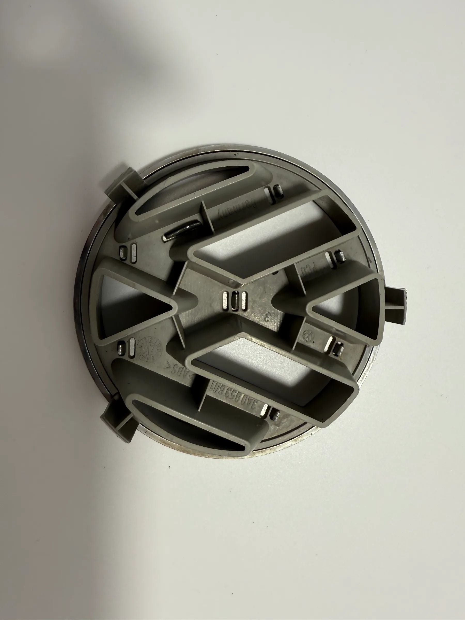 Original VW Zeichen Schriftzug Logo Emblem Wappen Schriftzug 3A0853601
