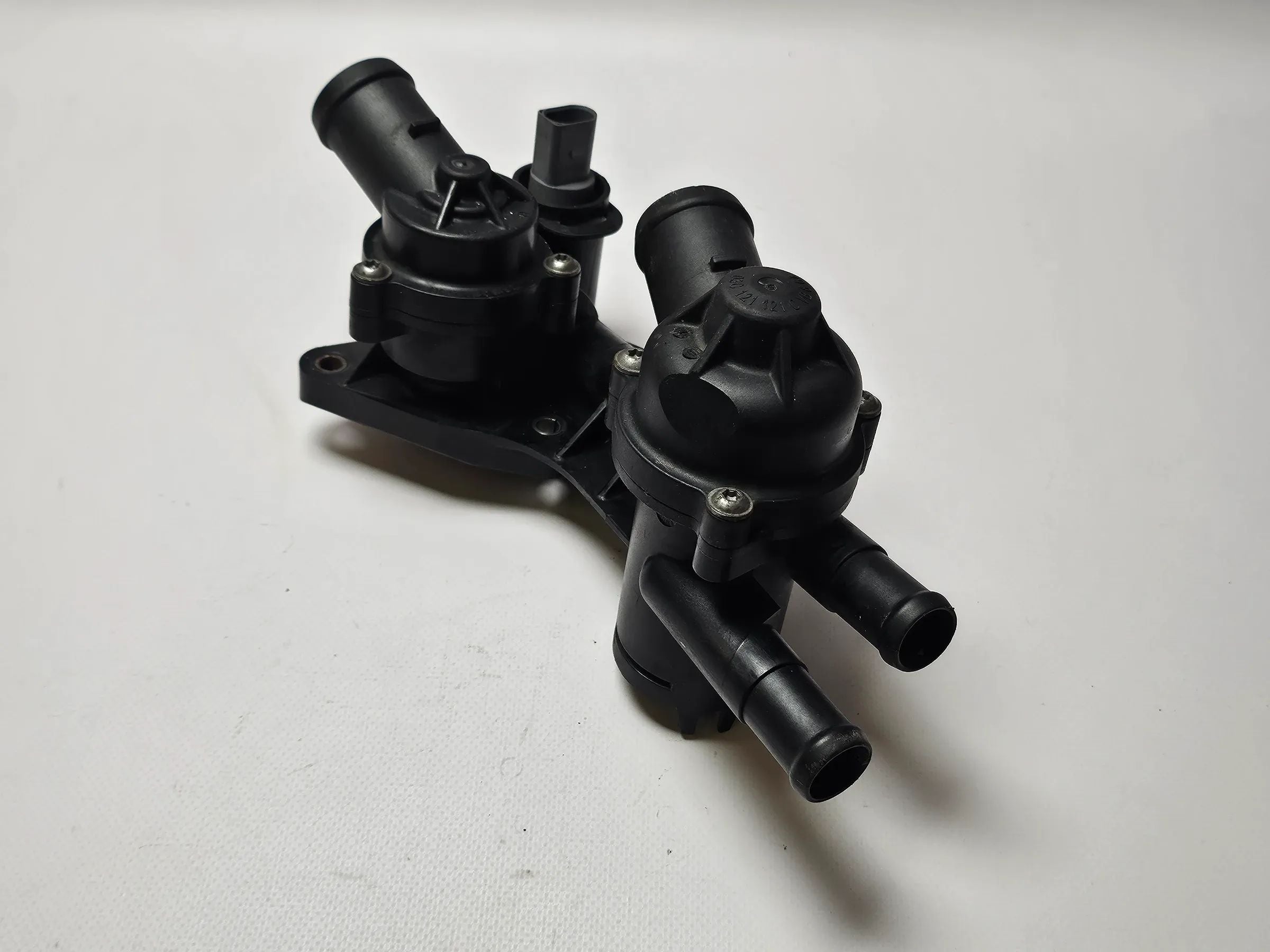 Original VW Touran 1.6 FSI year 04 thermostat housing 03C121026K 1 T 1797350 