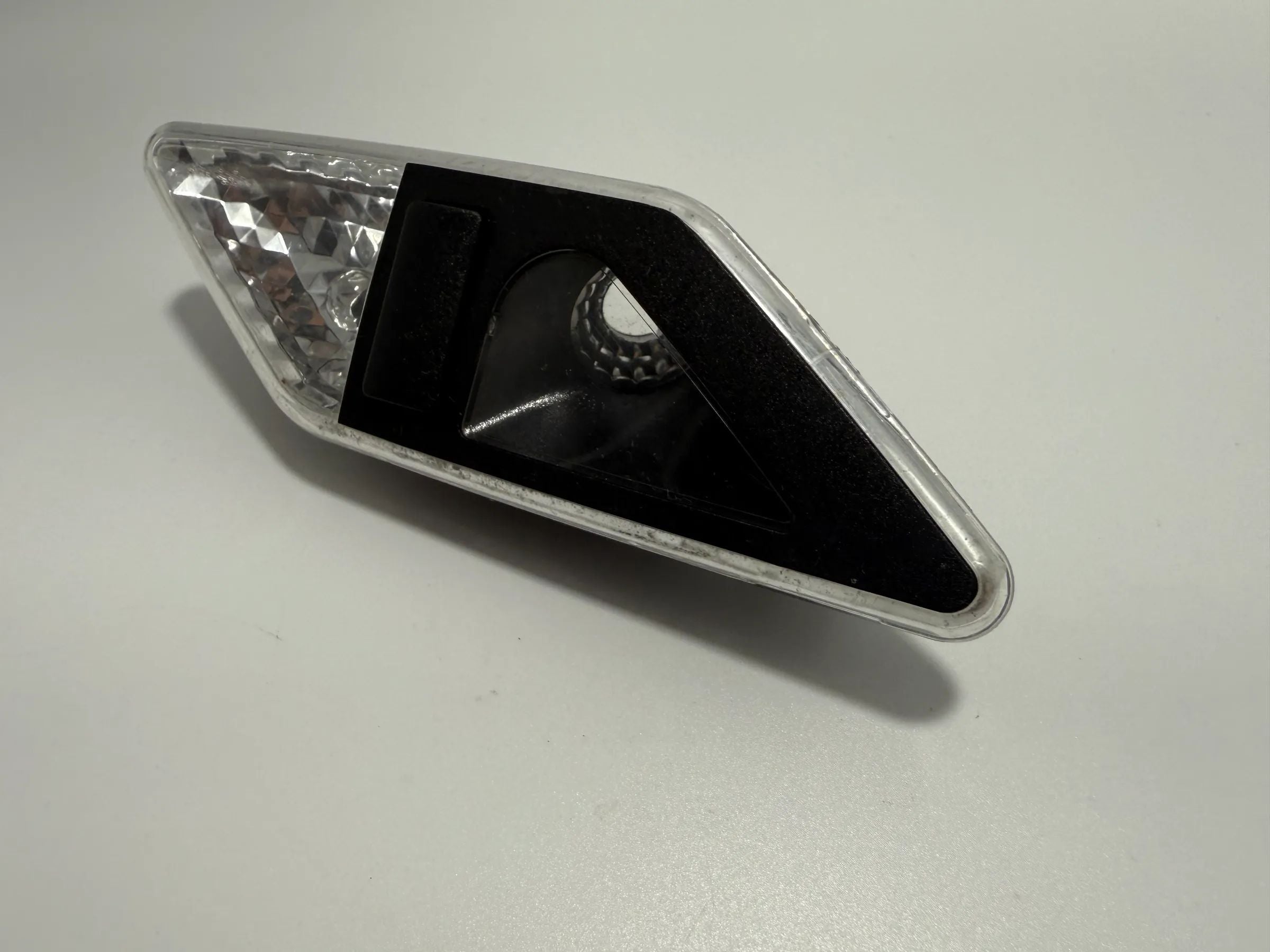 Оригинальная внутренняя лампа чтения BMW 3 серии (E46) задняя левая 8375585