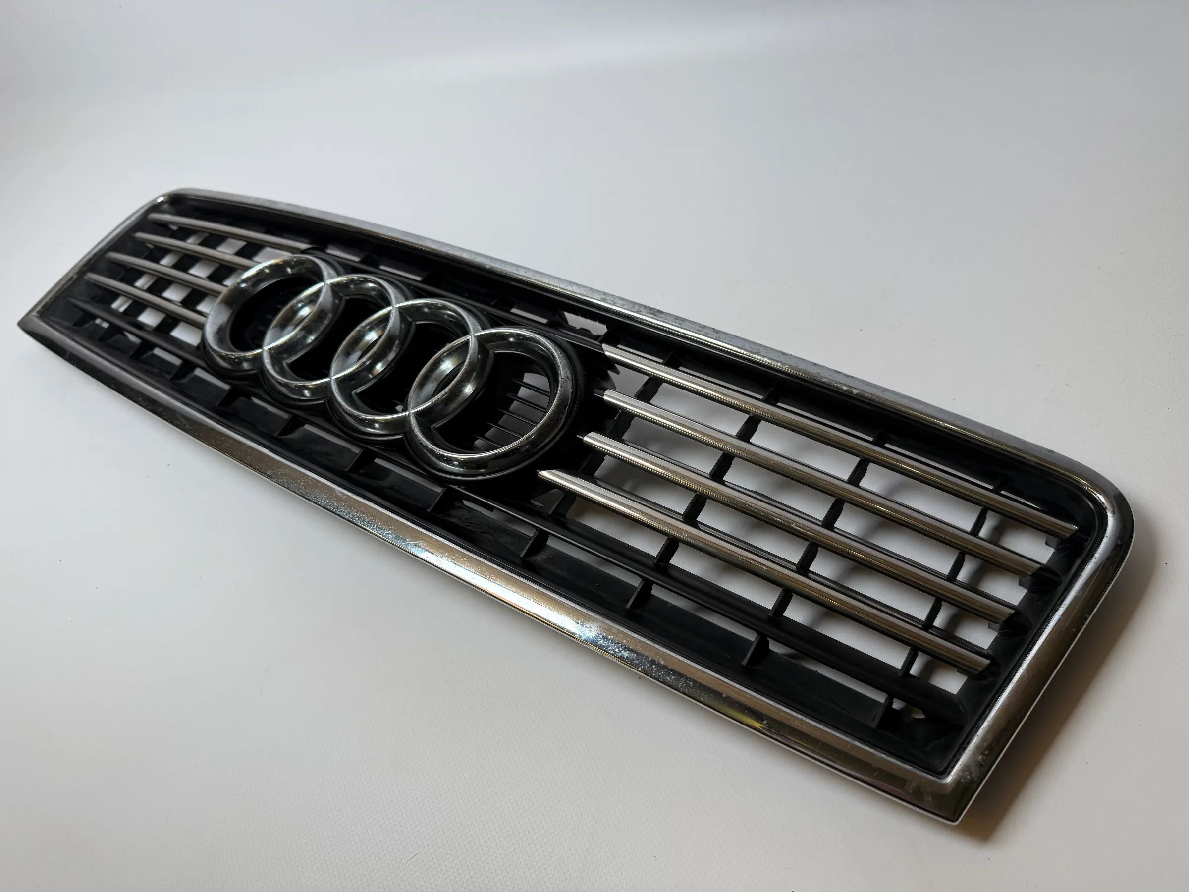 Original Audi A6 (4B5/4B6, 4B2/4B4) front grille 4B0 853 651 F 