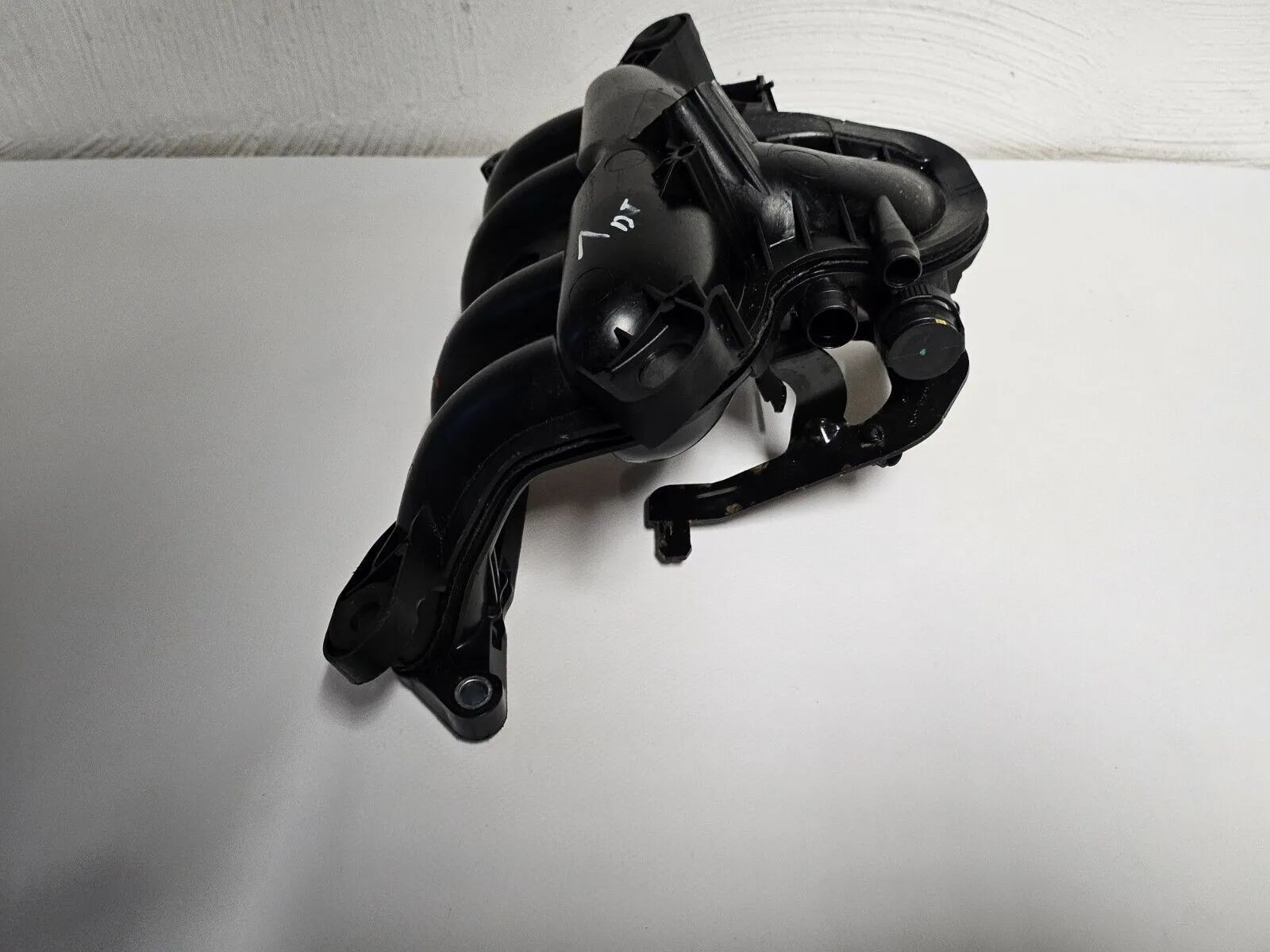 BMW 1er F20 116i  Ansaugkrümmer Ansaugbrücke V759507