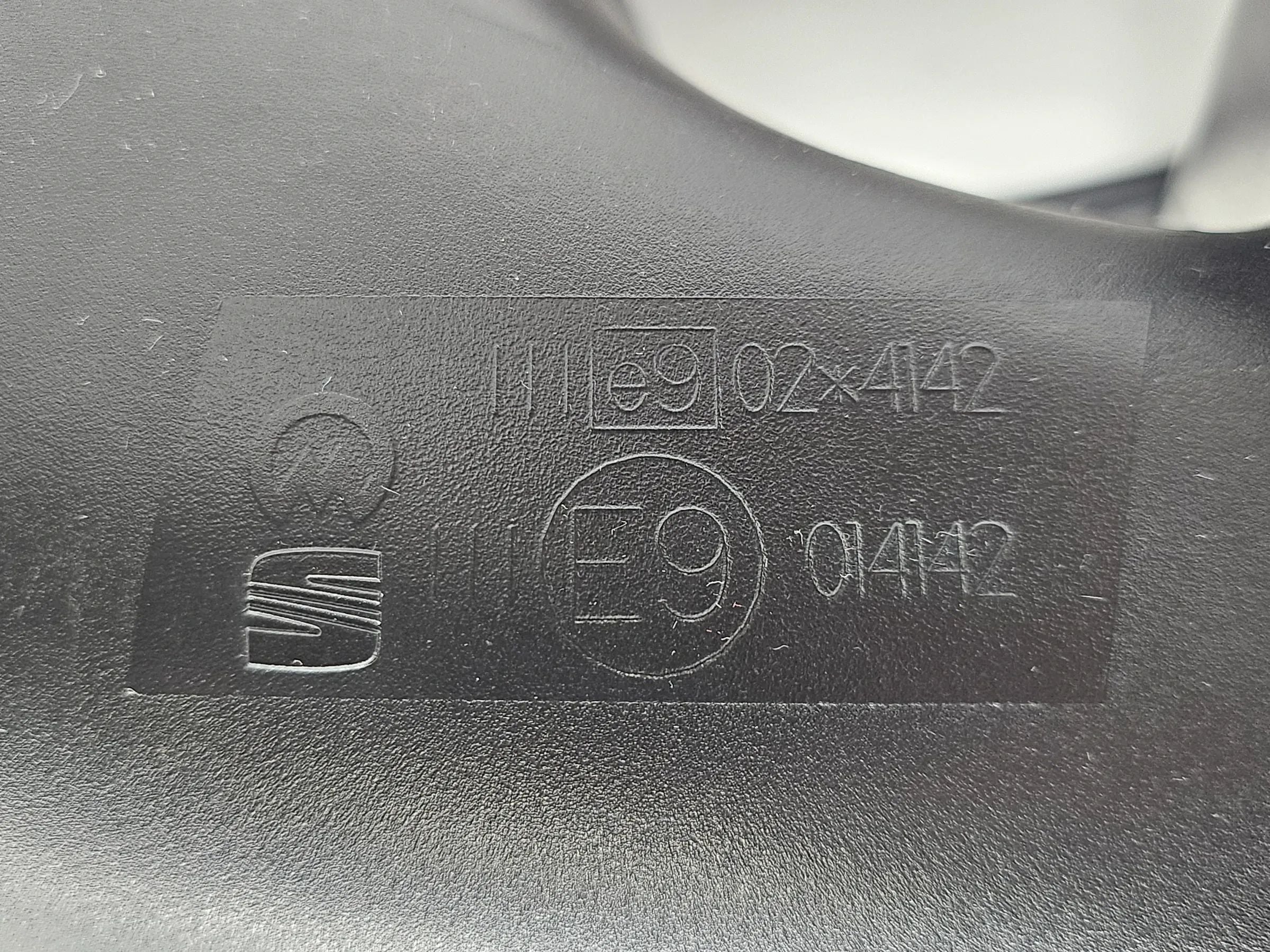Seat Ibiza III 6L Aussenspiegel  Spiegel elektrisch links 8 Kabel schwarz 836193