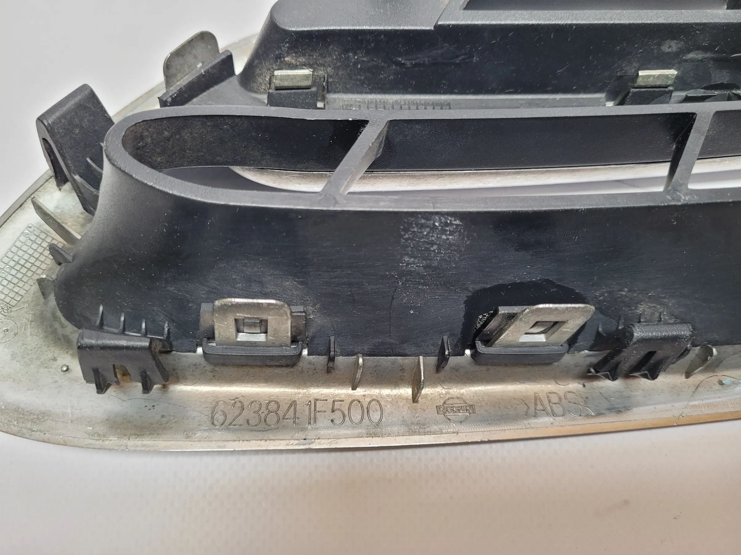 Orijinal Nissan Micra (K11) Ön Panjur Sağ 623201F500
