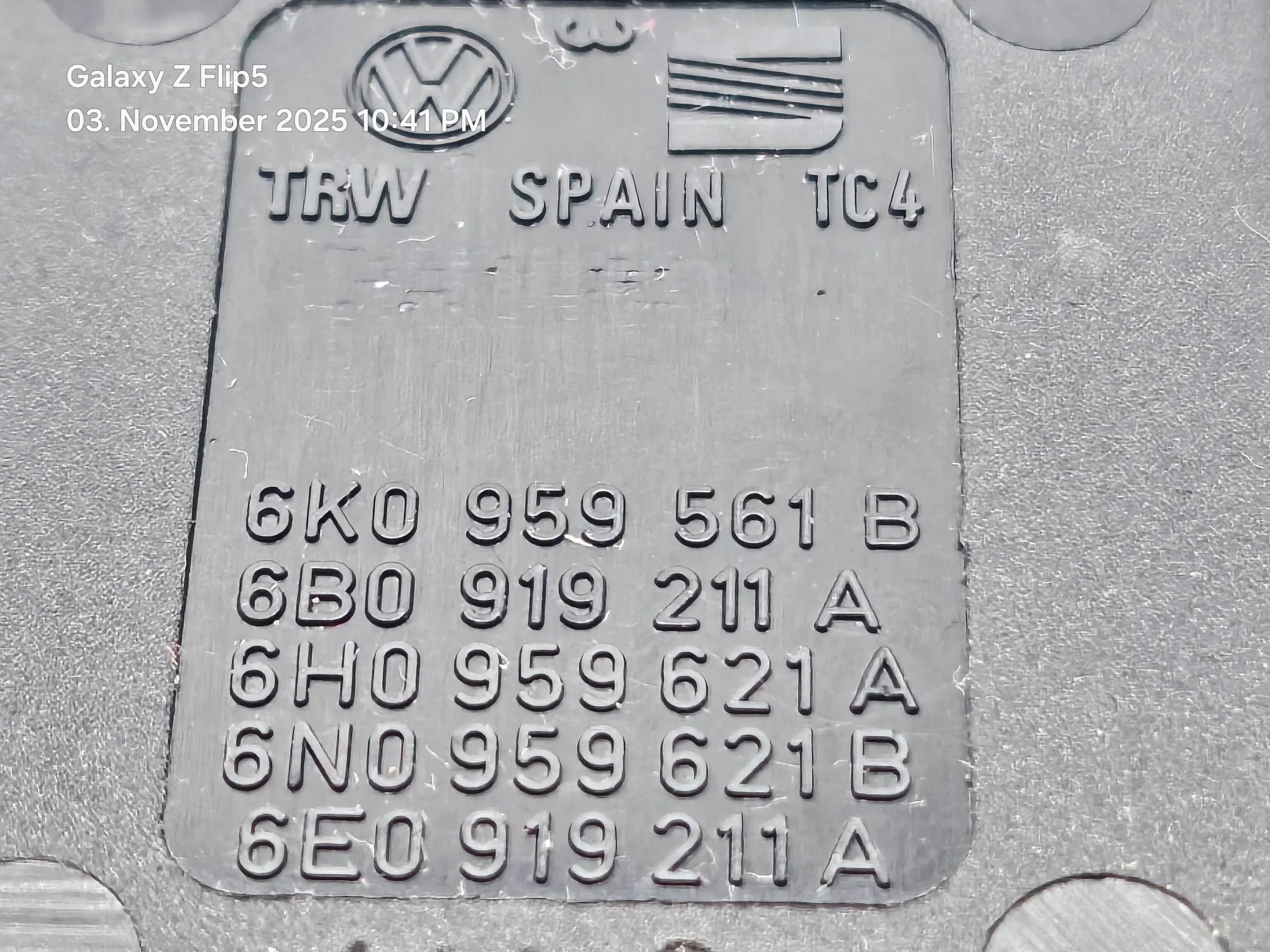 อะไหล่แท้ VW โปโล (6N2) 1.0 สวิตช์ฮีตเตอร์กระจกหลัง TRW 6K0959561B