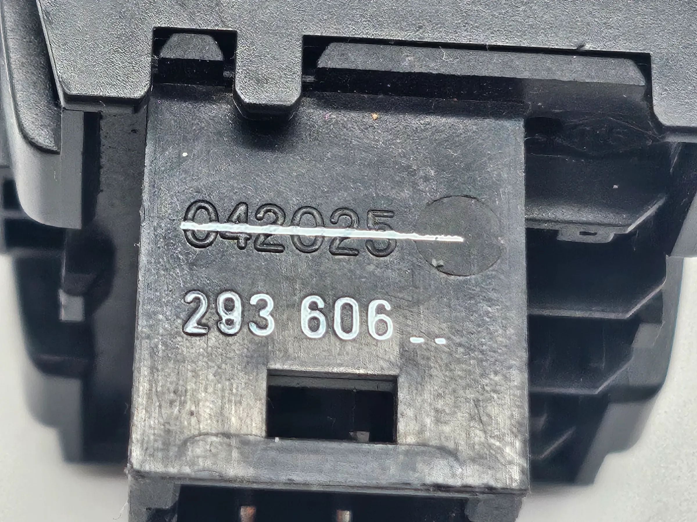 Renault Twingo I C06 Schalter für Nebelscheinwerfer  8200293606