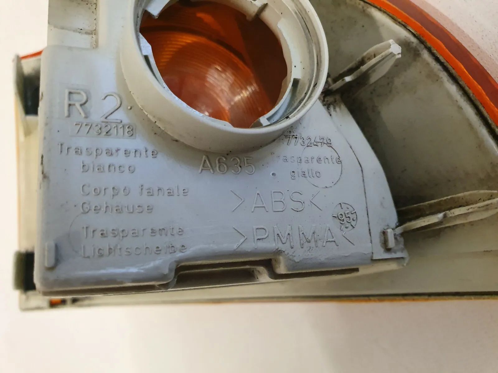 Sinalizador original Hella dianteiro direito R 142374 Fiat Punto 176 Sedan K32