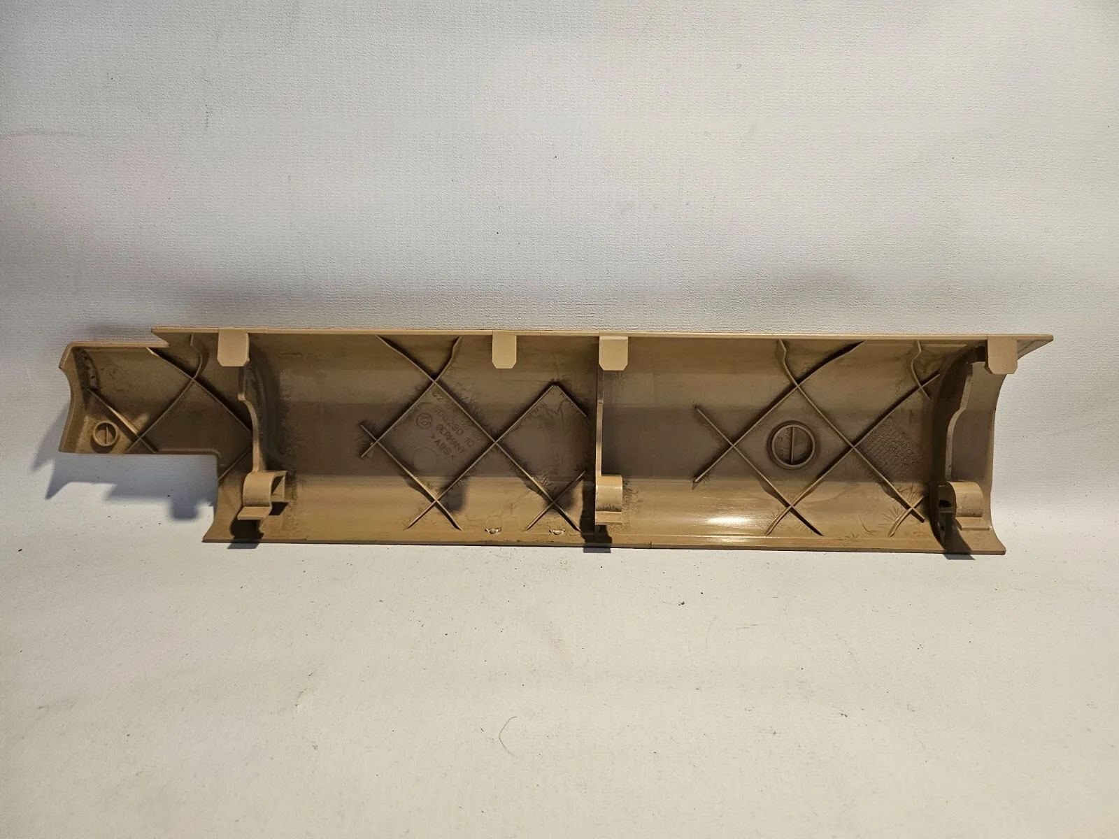 Oryginalna listwa maskująca tapicerki fotela BMW E60 E61 E65 7126633 beżowa