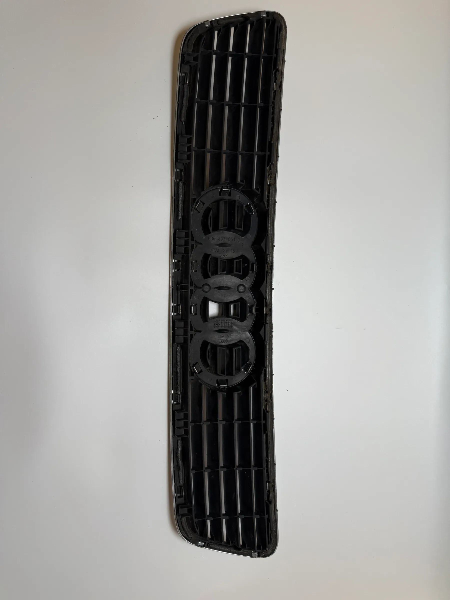 Rejilla del radiador Audi A4 B5 8D 8D0853651J negra cromada
