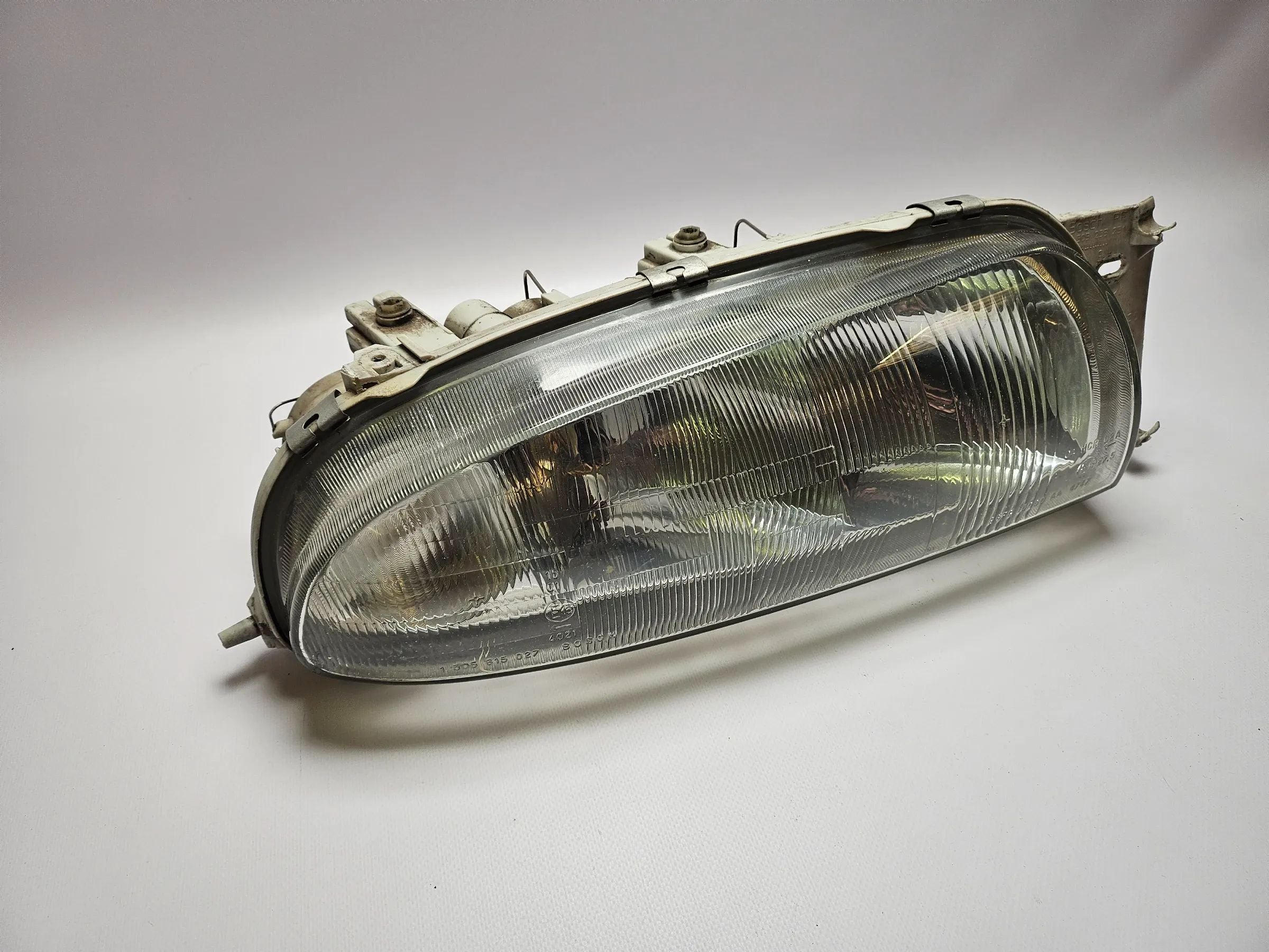 Reflektor Przedni Prawy Ford Fiesta IV 4 96FG13005SAD 0301049004