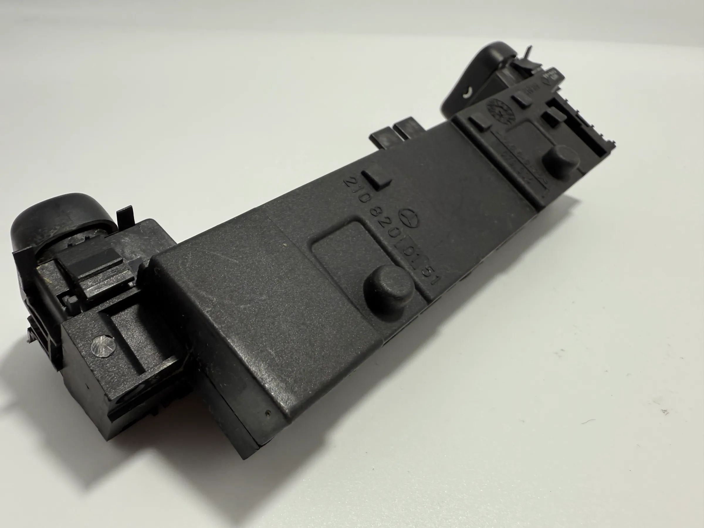 Original Mercedes-Benz C 250 switch panel seat heating switch 2108200151 