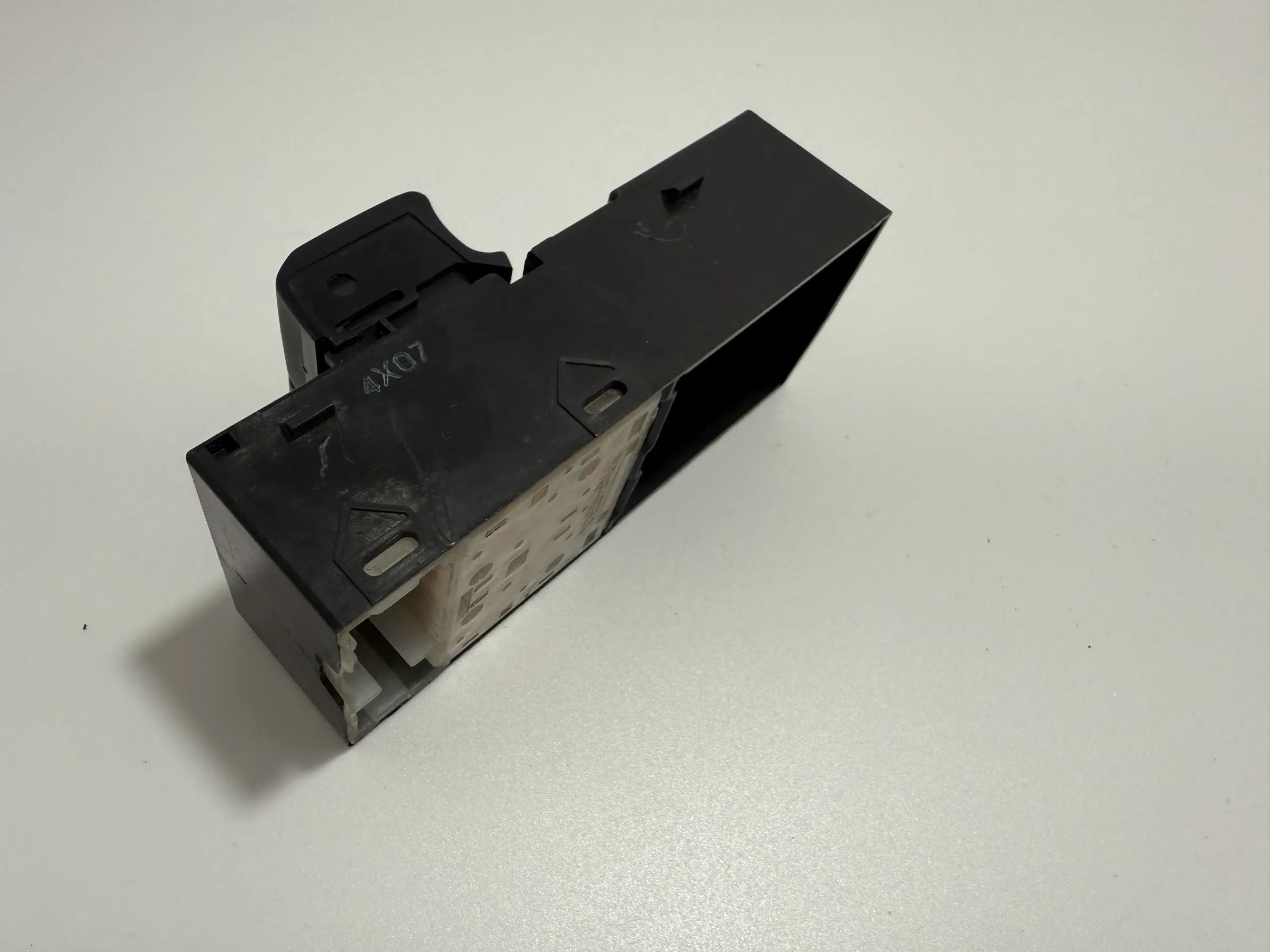 Original Botão Interruptor Elevador de Vidro Nissan Micra III 25401-AX600