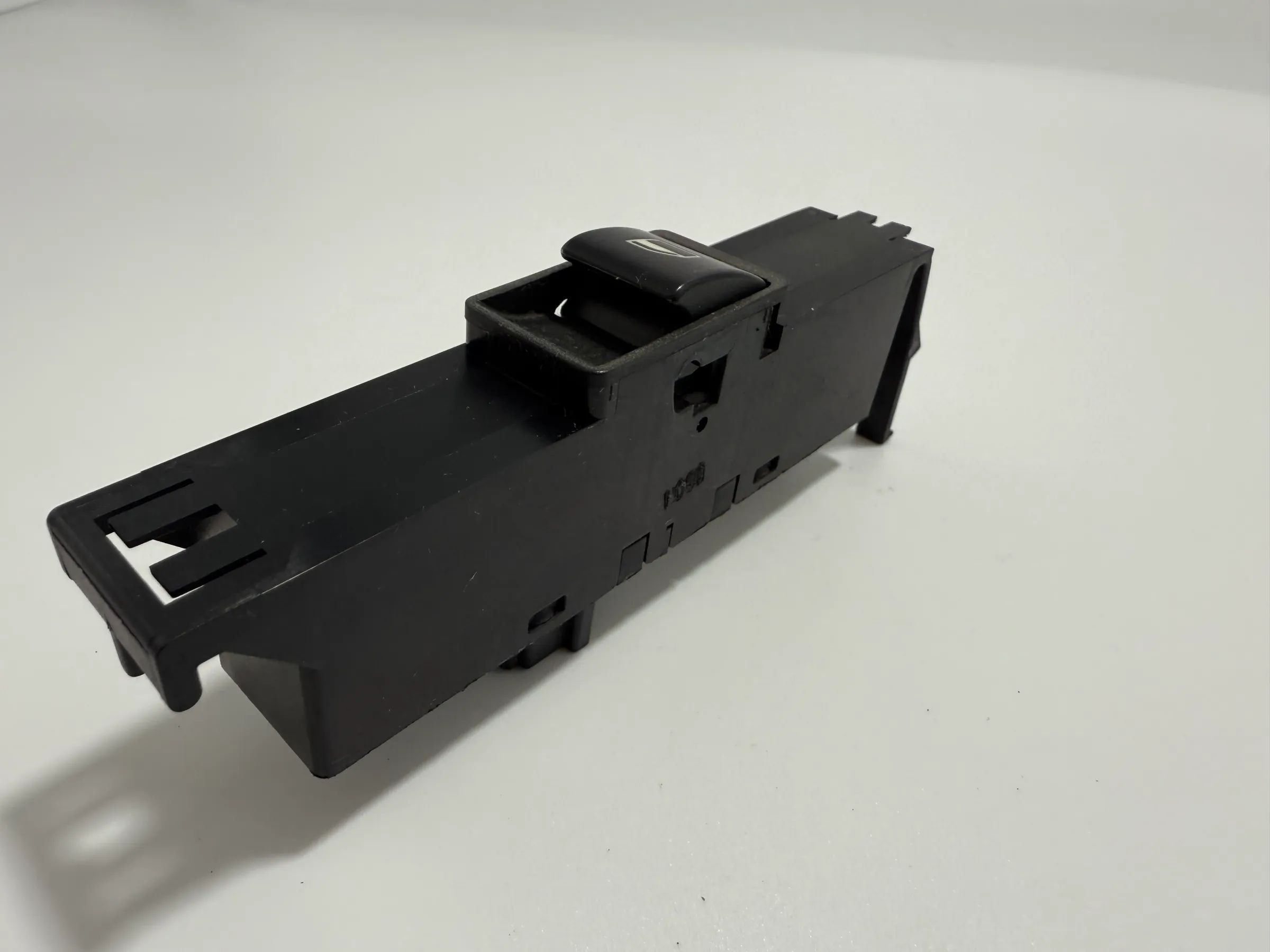 Оригинальный переключатель кнопки стеклоподъемника BMW 3 серии (E46) передний левый 61.31-8 381 511