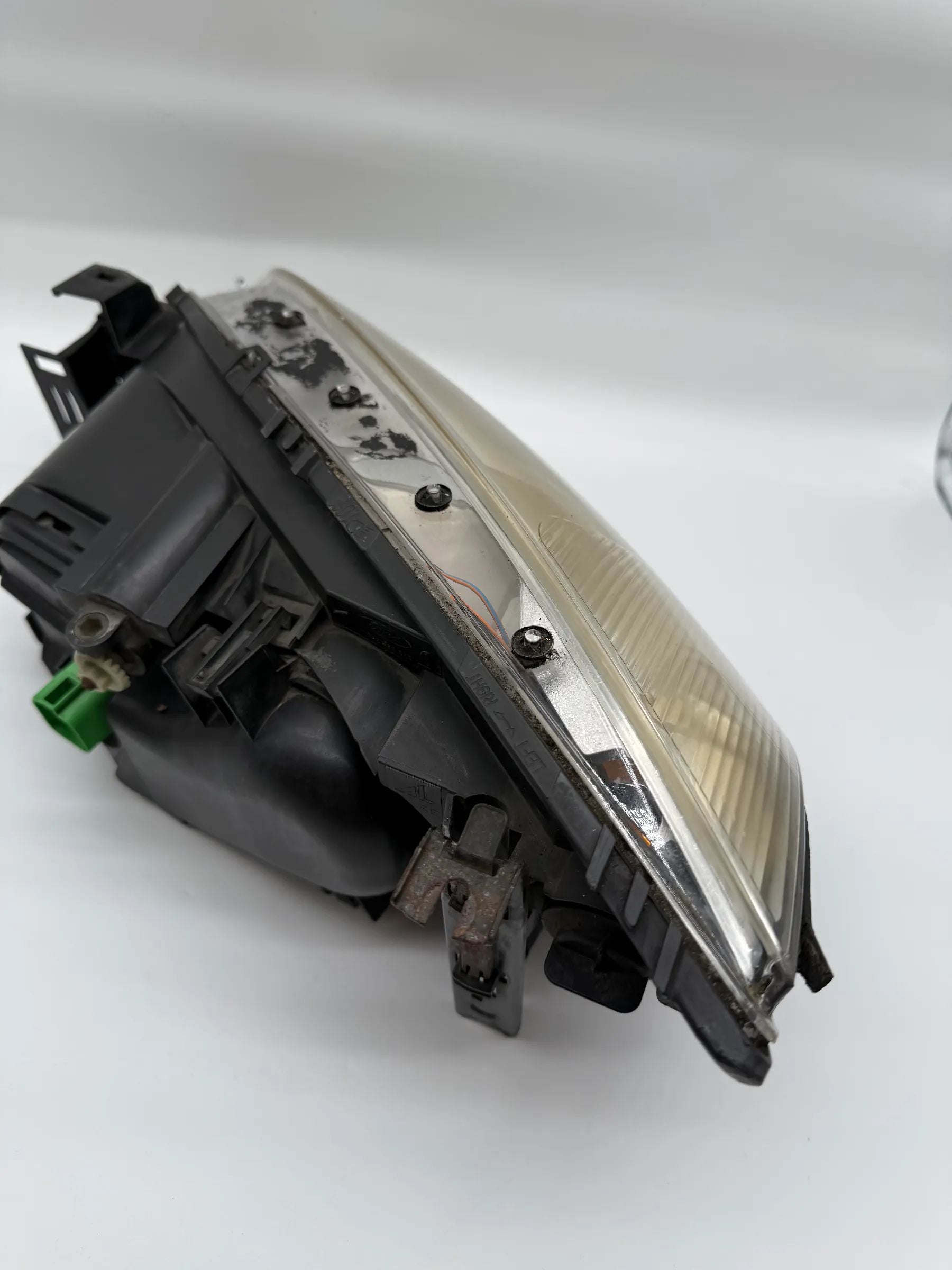 Original headlight Ford Mondeo III Mk3 1S7113005AK Right 