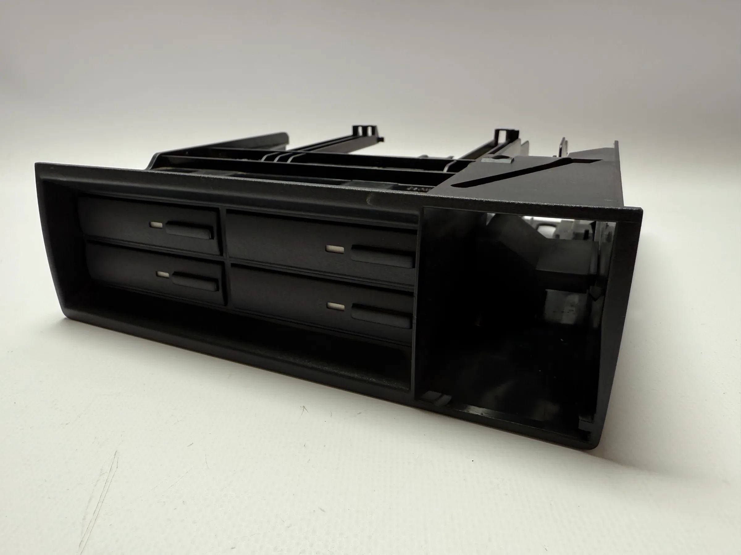 อะไหล่แท้ Mercedes-Benz A-Klasse W168 กล่องเก็บเทป 4 ช่อง A1686800714