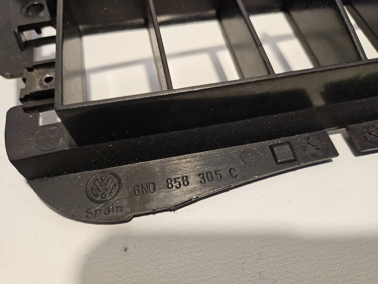 อะไหล่แท้ VW Polo / Seat 6N2 กรอบติดตั้งฮีตเตอร์ 6N0858305C