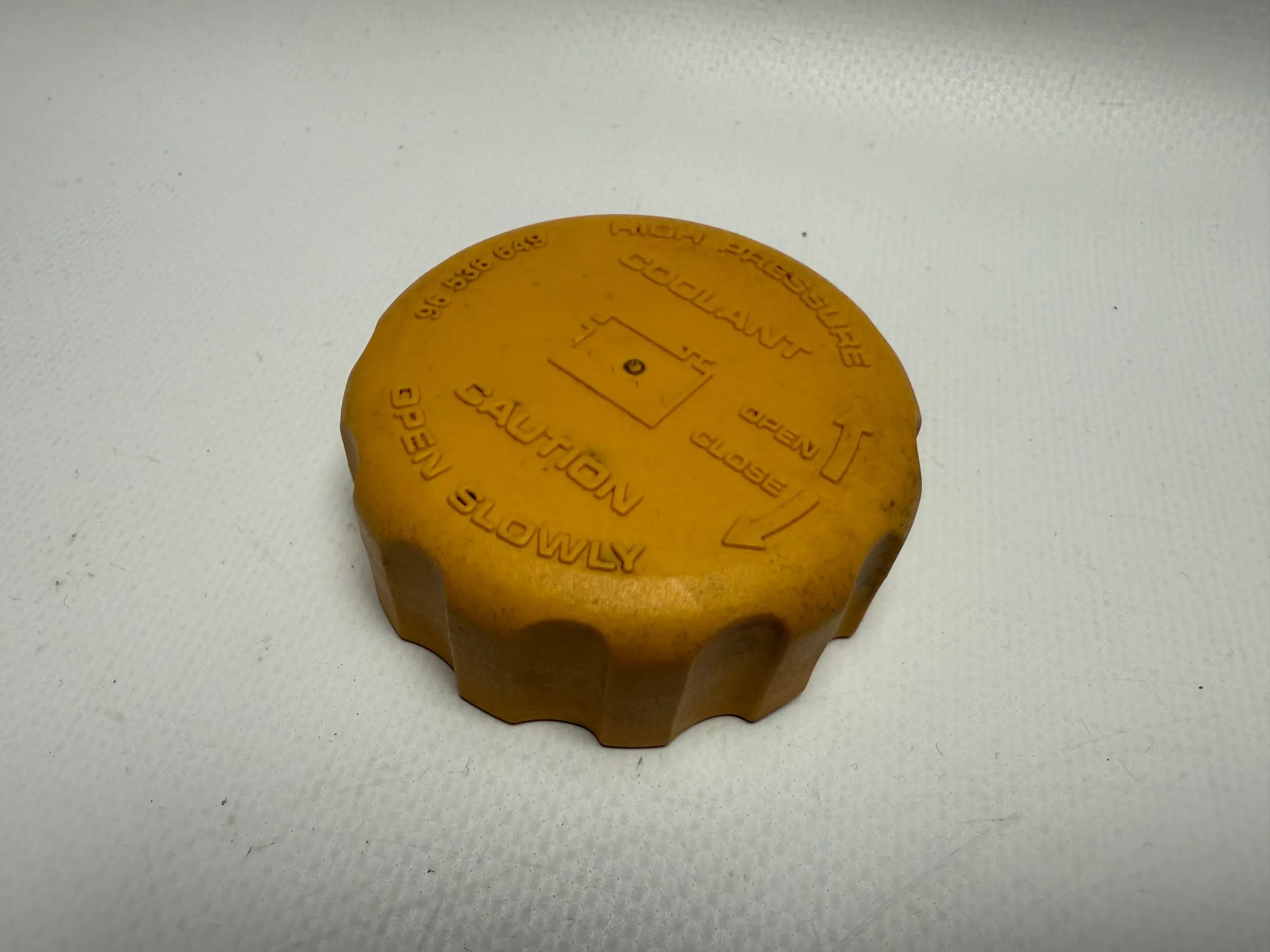 Оригинальная крышка радиатора и крышка расширительного бачка Opel Saab 96536649 Auto-veritas