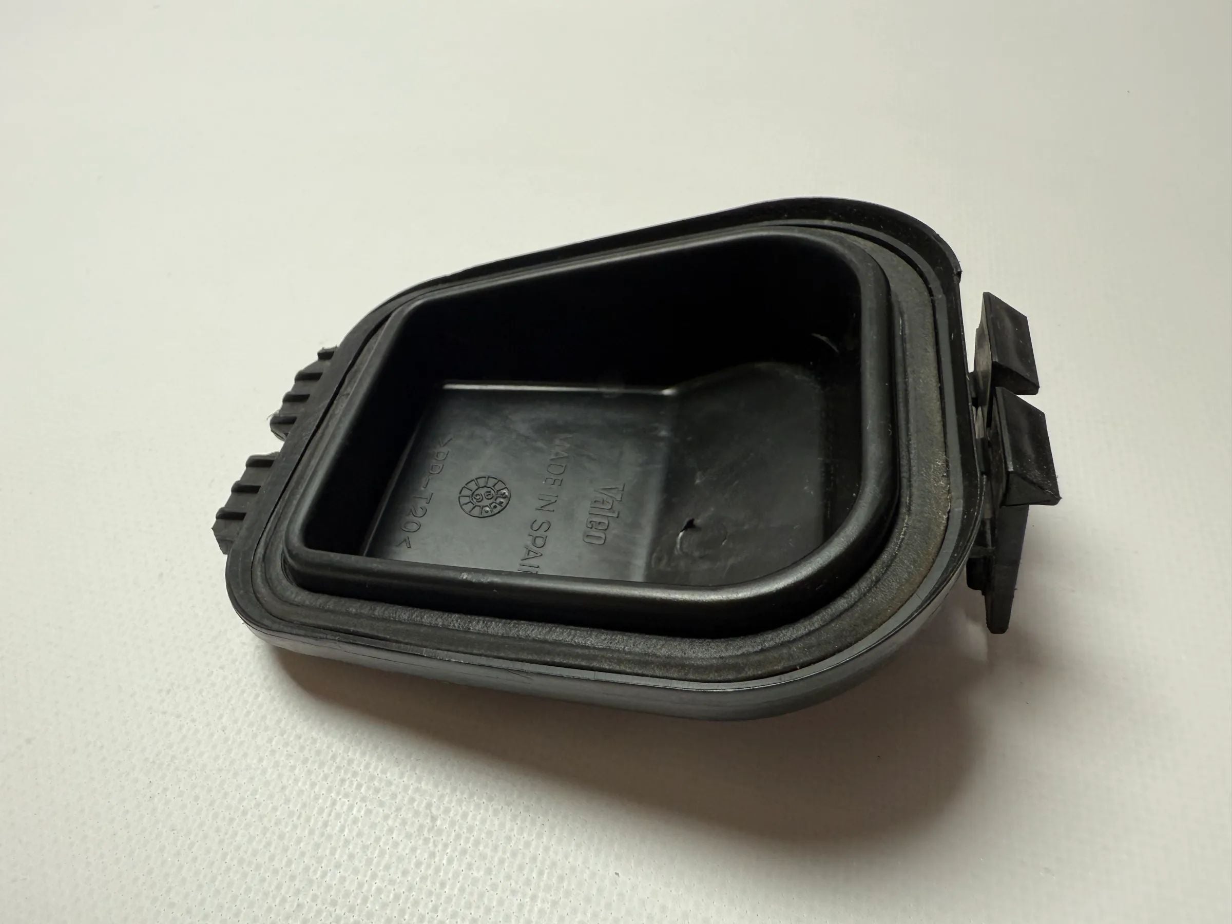 純正Audi VW Seat A80 ヘッドライトカバー 304451102 / 20-5365C