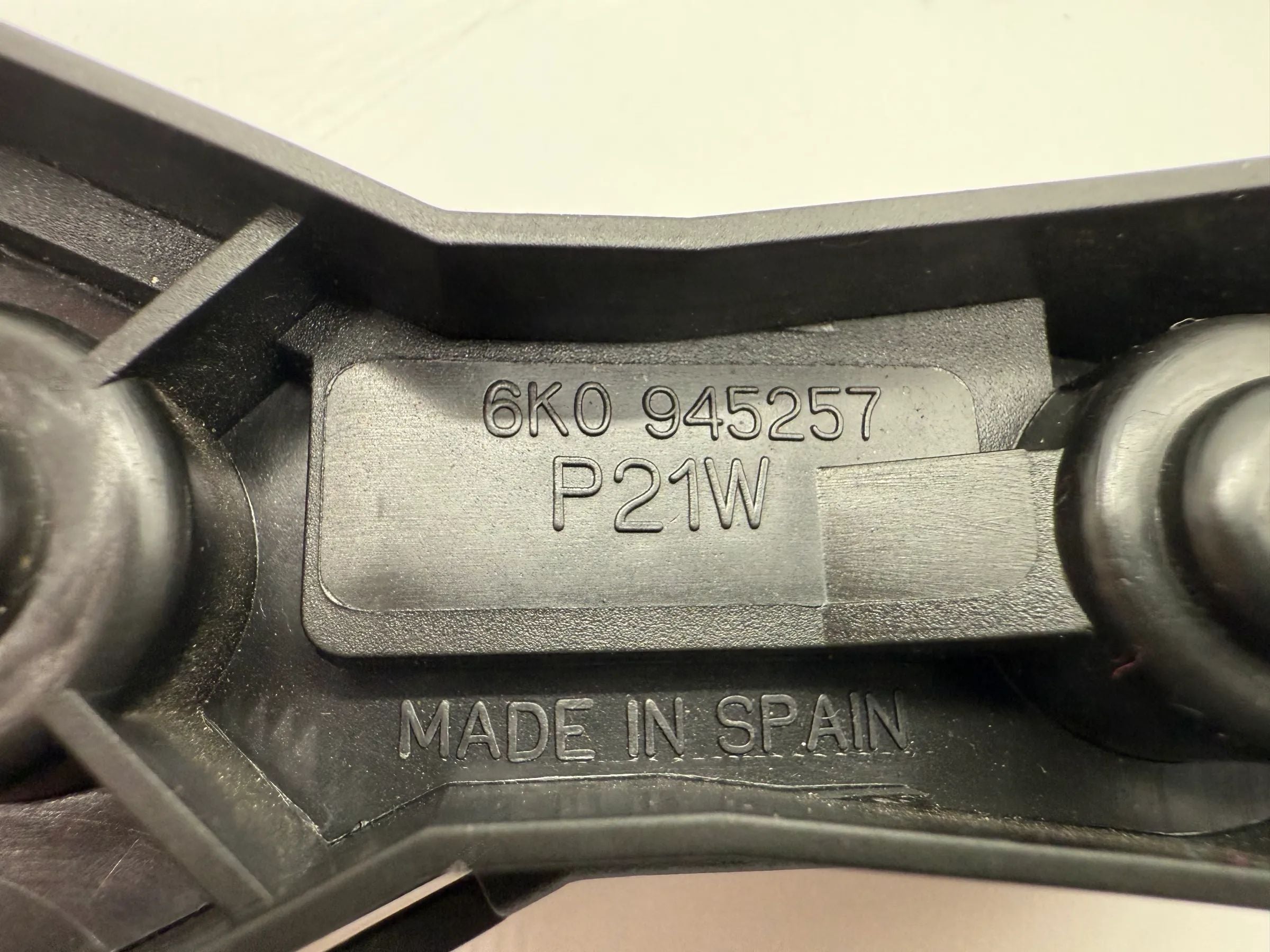 純正VWポロ・シートコルドバ6K用ランプホルダー 6K0945257 リアライト