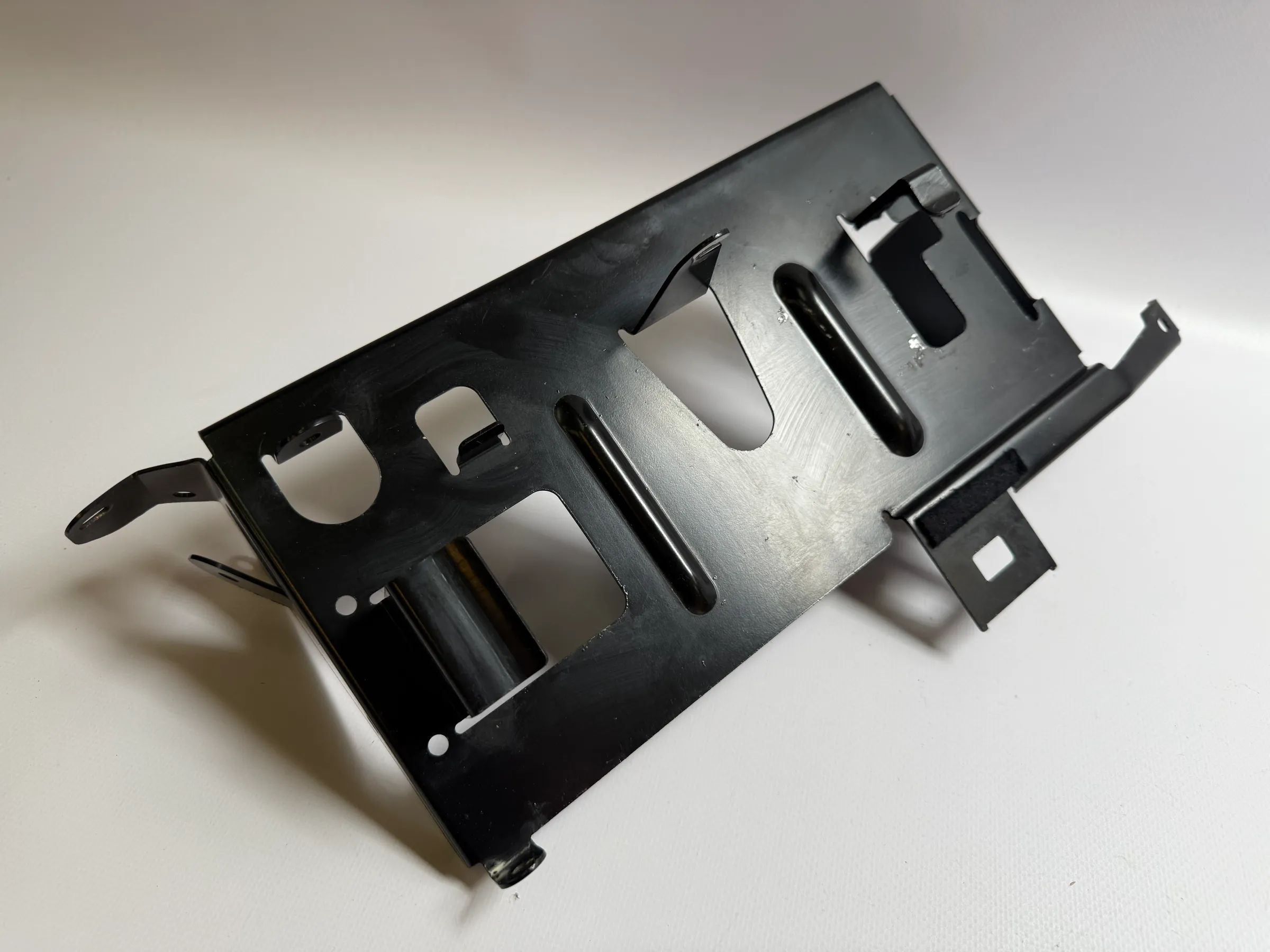 Orijinal Audi A3 / A4 CD Değiştirici Tutucu 1996-2000 8D9 035 111 APE